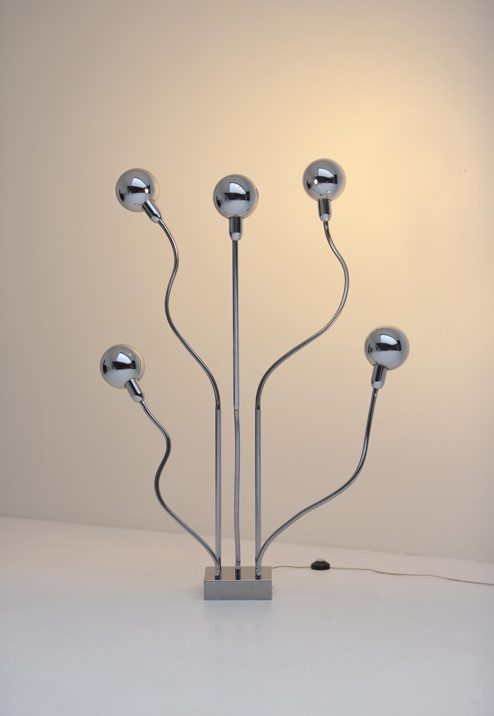 French Hydra chrome floor / table lamp by Pierre Folie for Jaques Charpentier 1969 For Sale