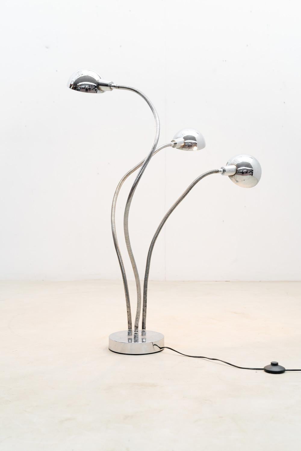 Hydra floor lamp by Pierre Folie 1