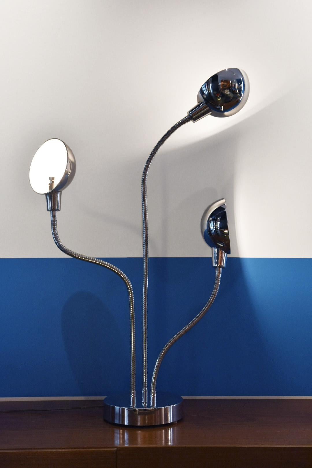 The hydra chrome table lamp was designed by Pierre Folie and manufactured in France in 1969 by Jacques Charpentier. The chrome is in very good condition
This lamp is composed of a round base and 3 directional arms that can be oriented and put in an