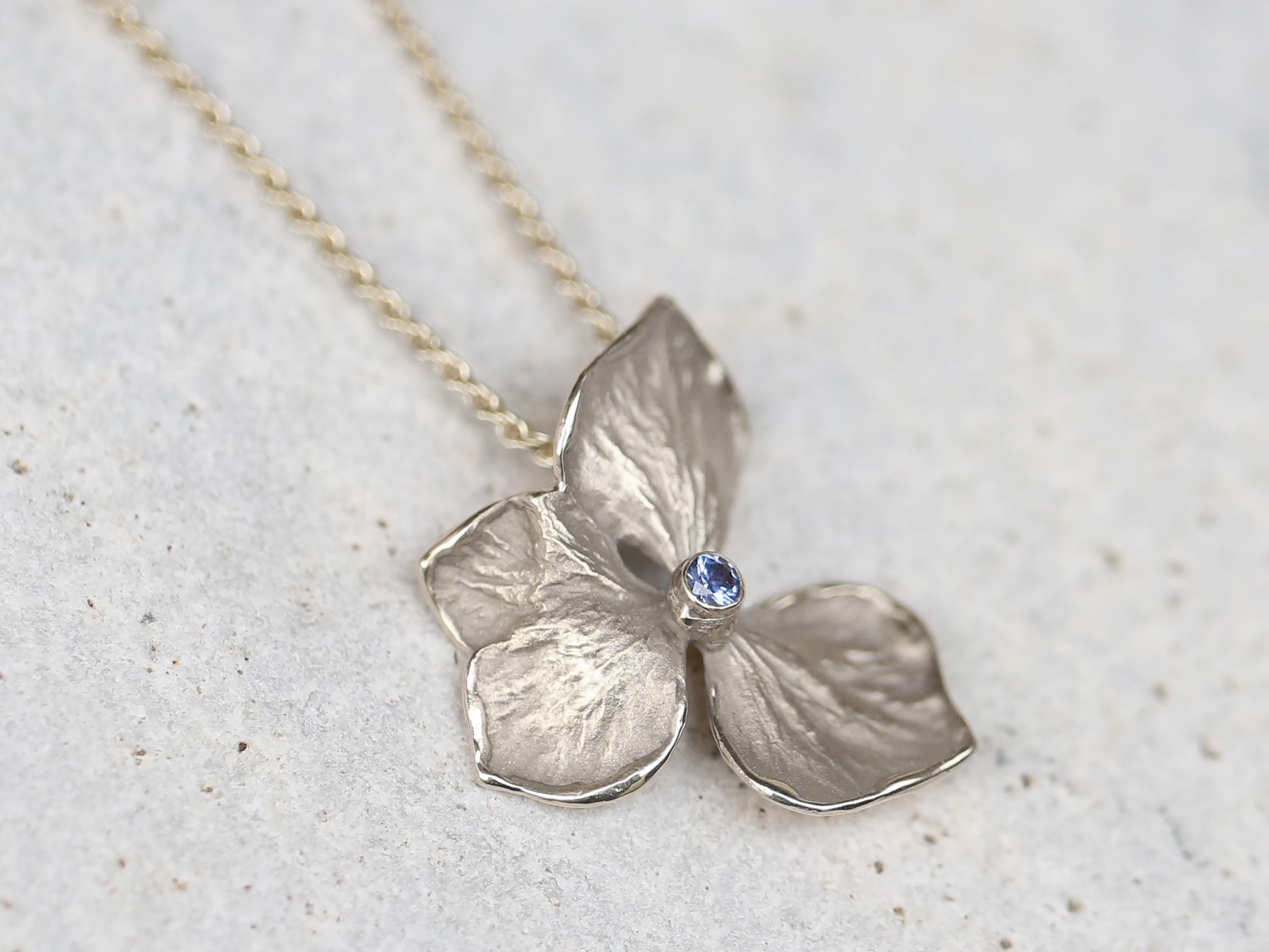 Hydrangea Flower Necklace, Solid 14k and 18k White Gold, Blue Sapphire In New Condition For Sale In Jucu de Sus, CJ