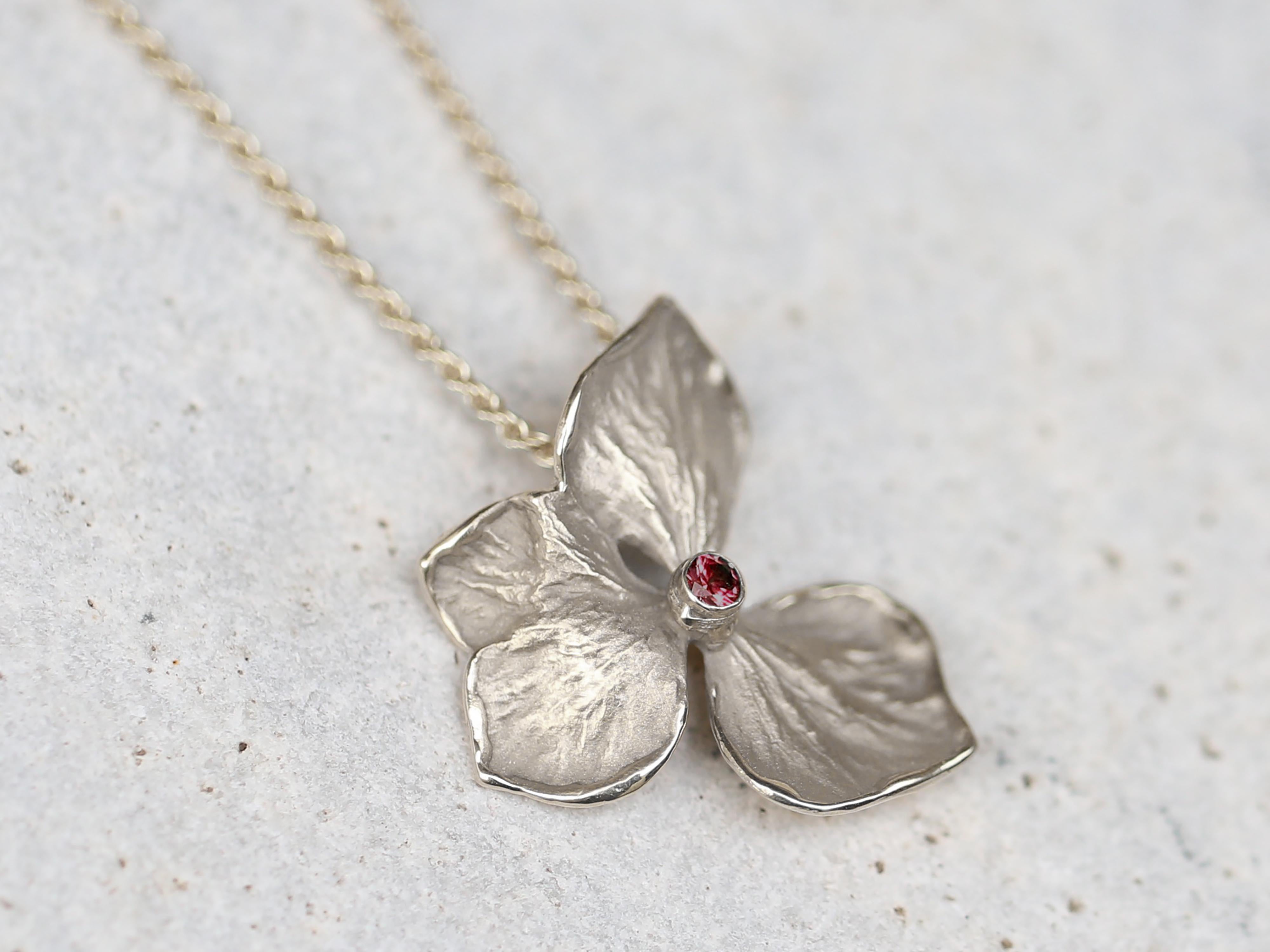 Hydrangea Flower Necklace, Solid 14k and 18k White Gold, Ruby In New Condition For Sale In Jucu de Sus, CJ