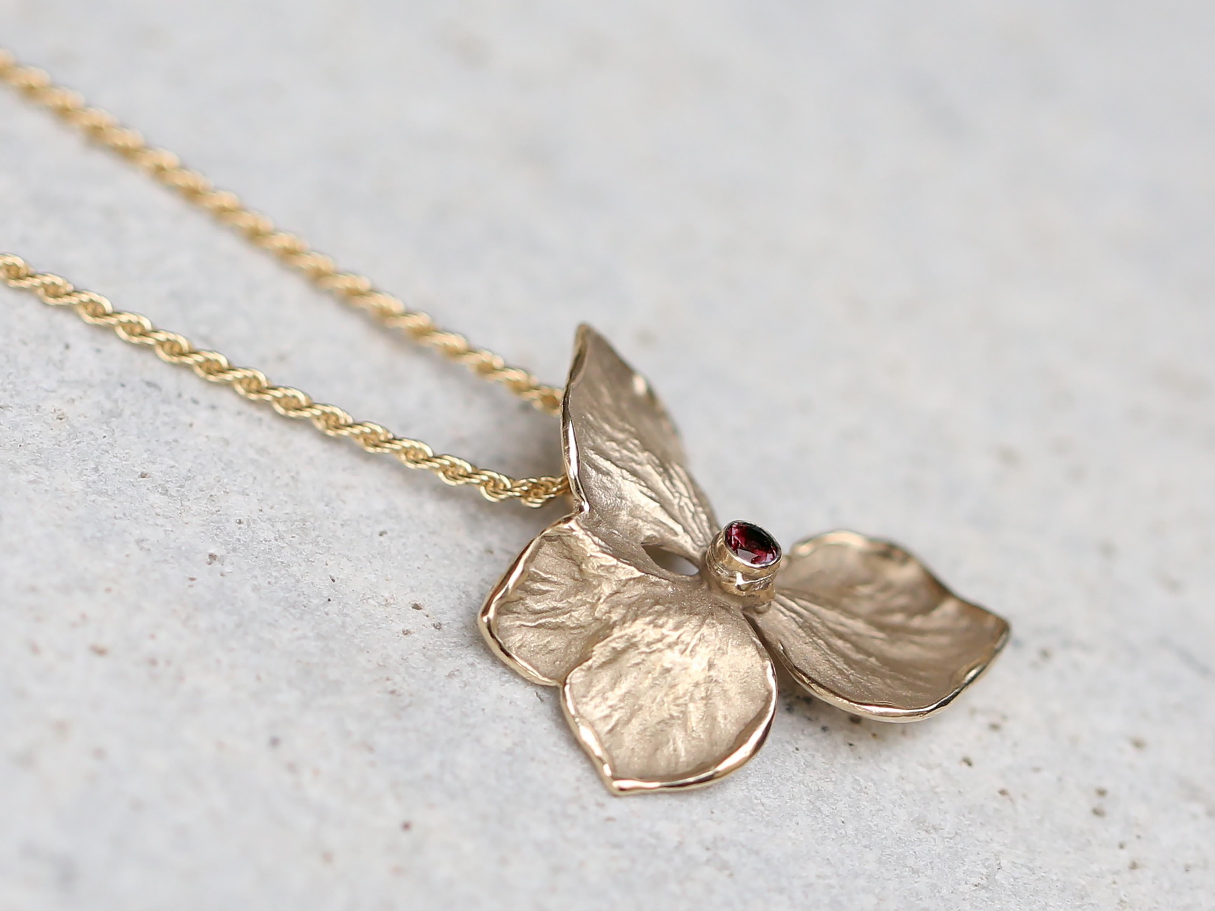 Hydrangea Flower Necklace, Solid 14k and 18k Yellow Gold, Ruby In New Condition For Sale In Jucu de Sus, CJ