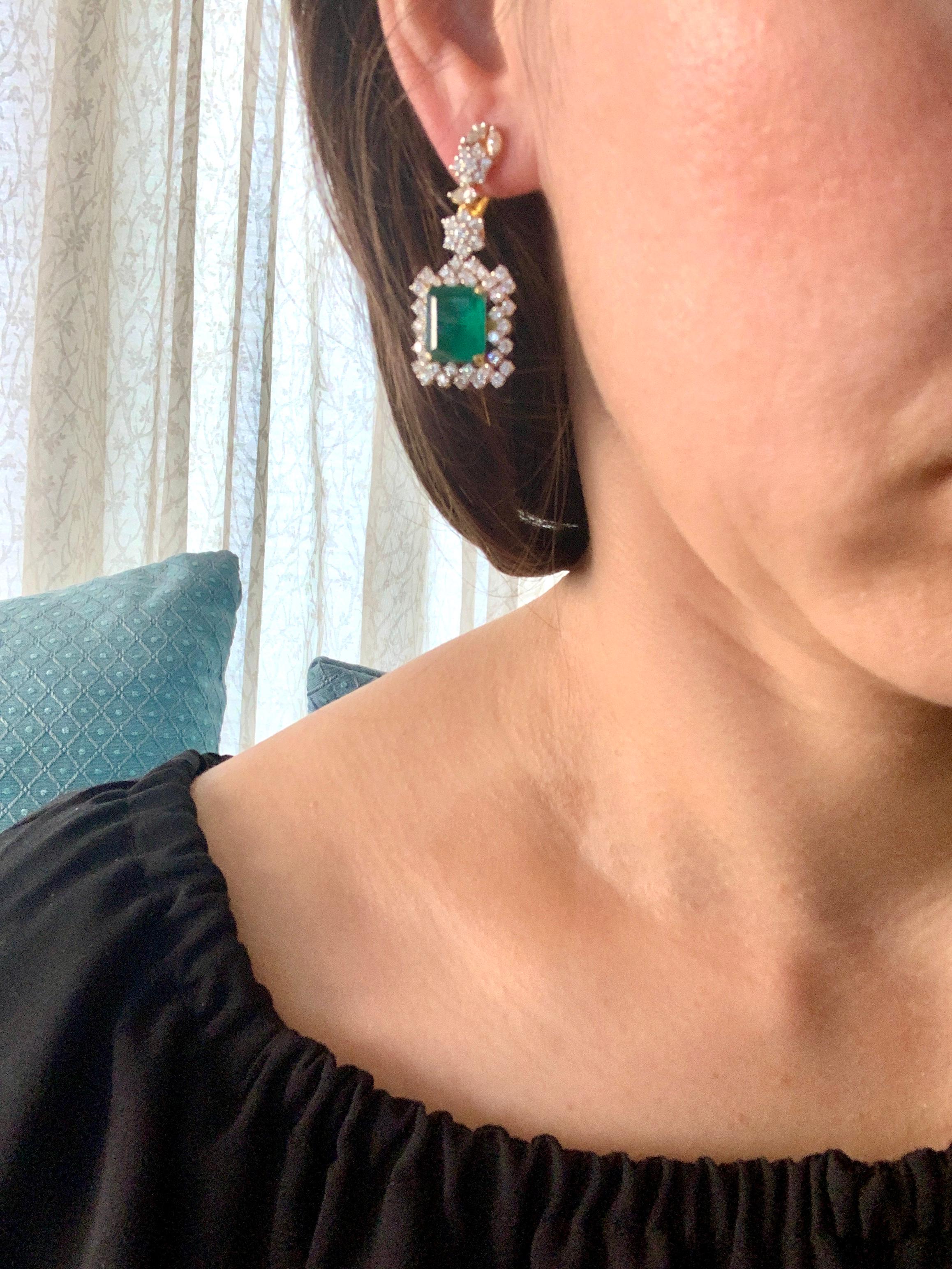 Hydro Emerald Cut Emerald, 7Ct VS Diamond Dangle/Drop Earrings 18 Kt Gold For Sale 8