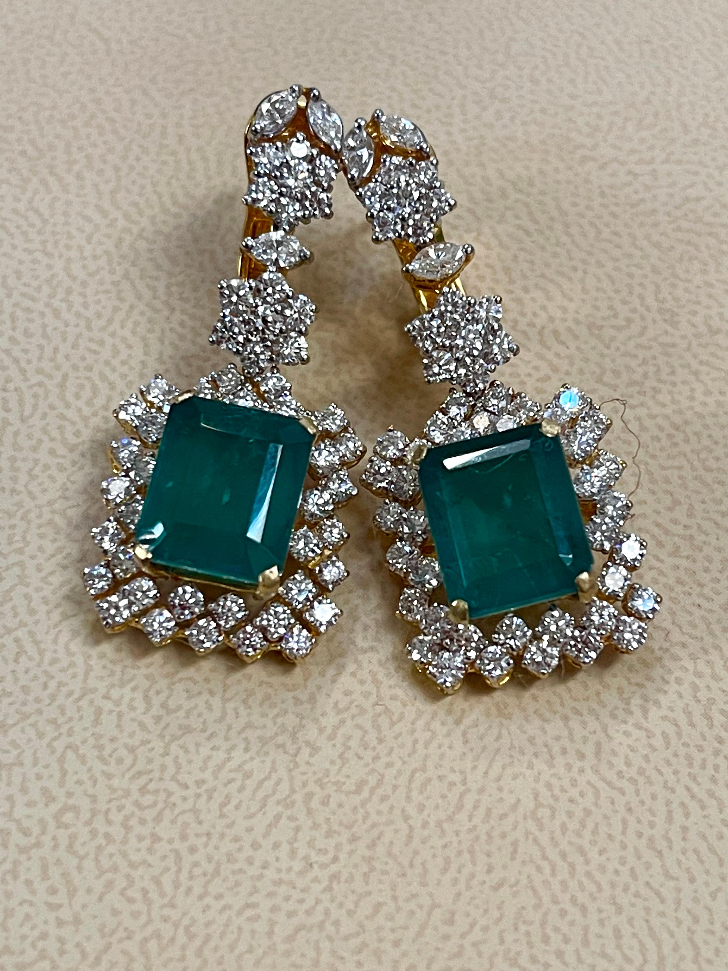 Hydro Emerald Cut Emerald, 7Ct VS Diamond Dangle/Drop Earrings 18 Kt Gold For Sale 4