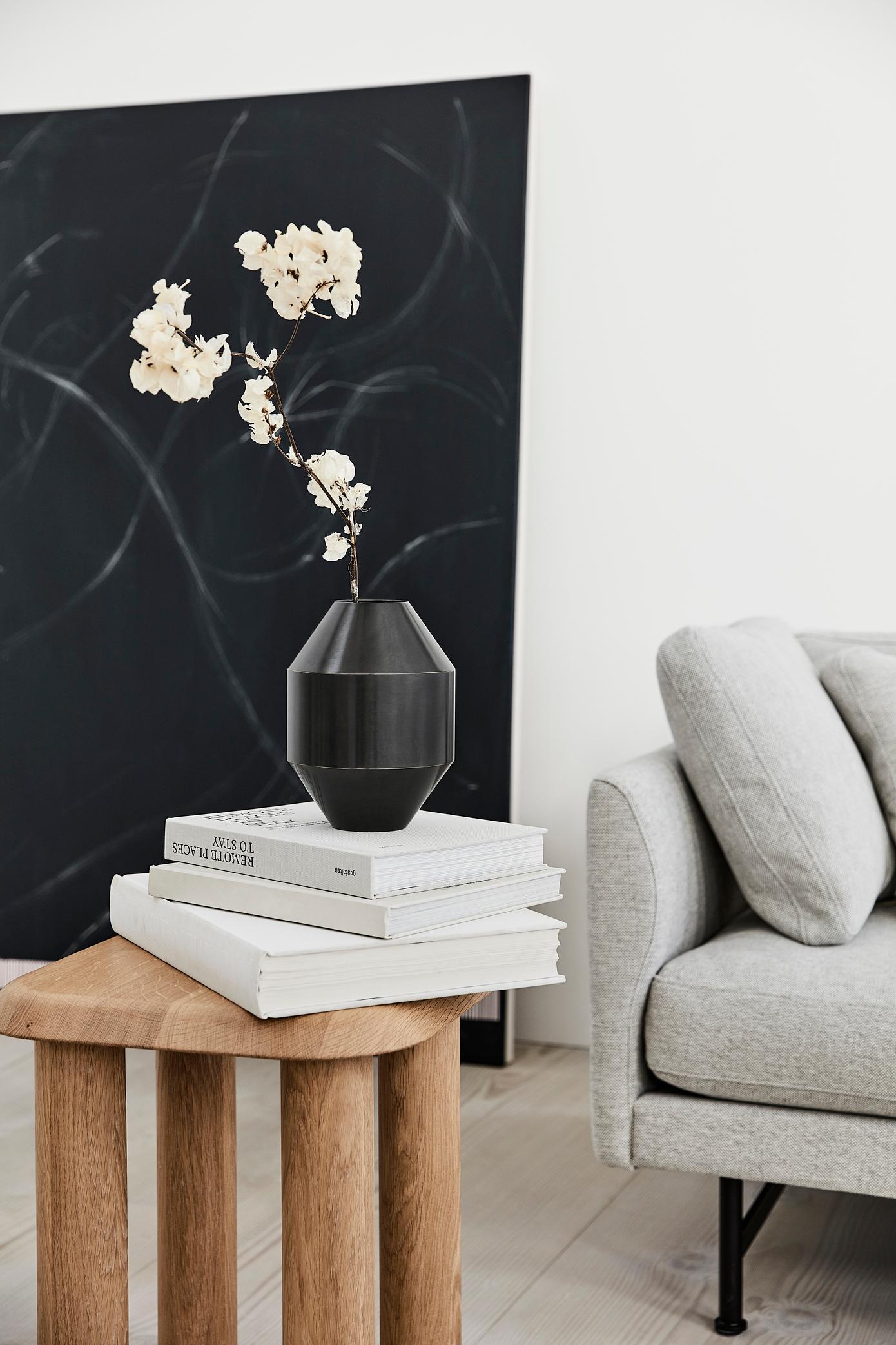 Referencing classic ceramic vases and ancient Greek vessels, the Hydro Vase makes a modern statement that incorporates the material properties and appeal of brass. Chosen because it can be shaped in ways that resemble iconic pottery, brass exudes
