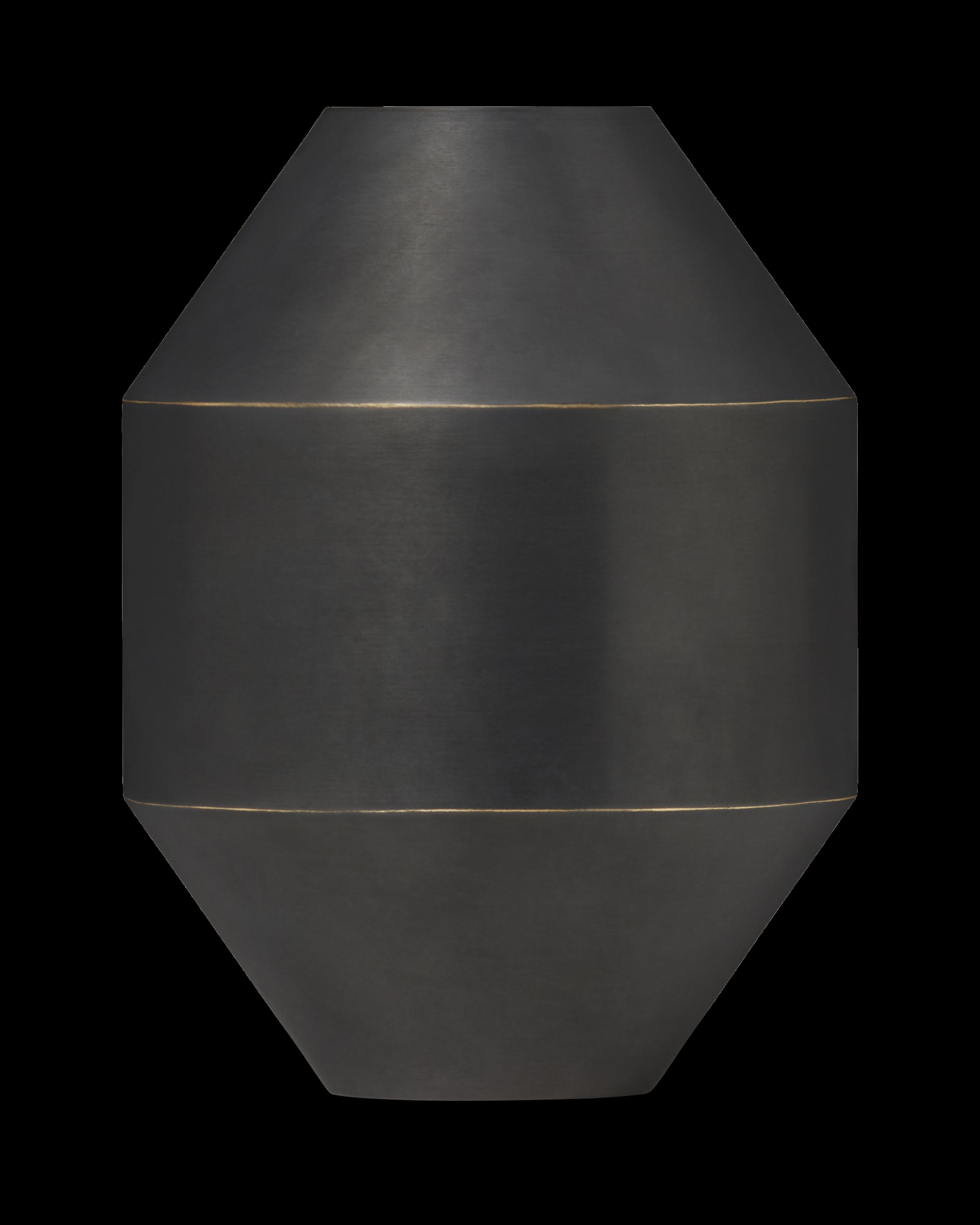 Ottone Vaso Hydro H30 in ottone nero-ossido di Sofie Østerby per Fredericia in vendita