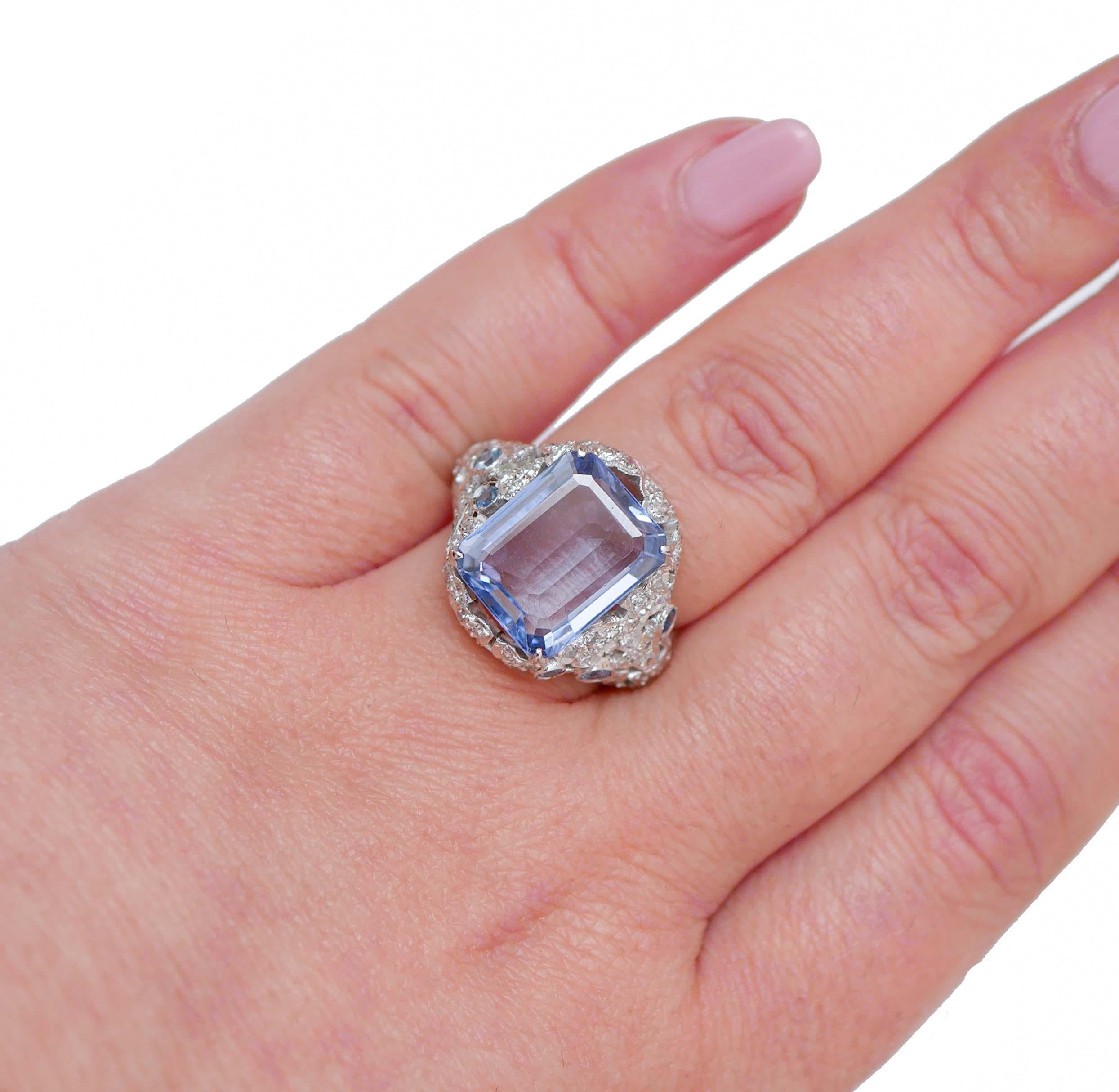 Hydrothermal Ceylon Sapphire, Diamonds, Sapphires, 18 Karat White Gold Ring. In Good Condition For Sale In Marcianise, Marcianise (CE)