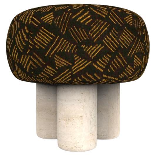 Puff Hygge Diseñado por Saccal Design House en Tela Kuba Carbón y Travertino