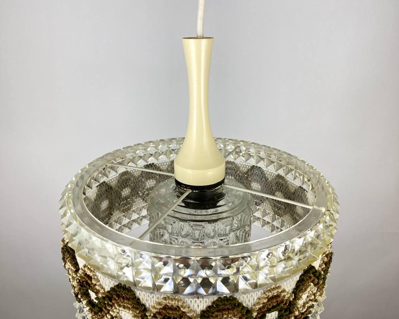 Allemand Lustre de style Hygge en plexiglas  Lustre Vintage en Plexiglas et Verre en vente