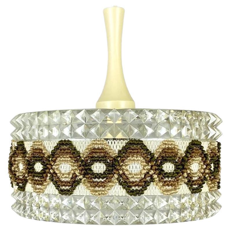 Lustre de style Hygge en plexiglas  Lustre Vintage en Plexiglas et Verre en vente