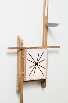 « Modus Lumen 02 », installation murale abstraite lumineuse représentant des objets perdus