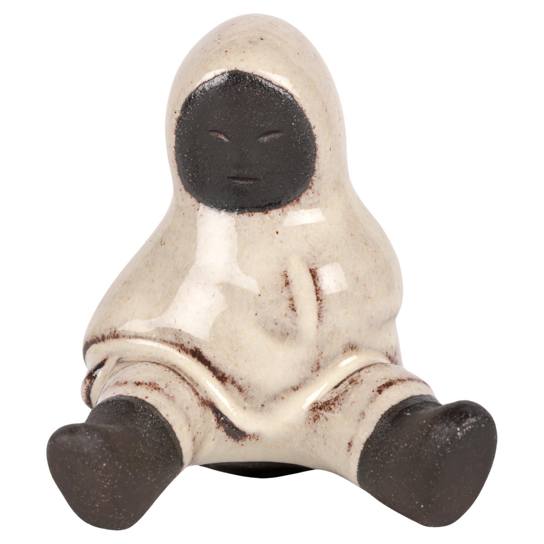 Figure Eskimo en poterie danoise d'art du milieu du siècle