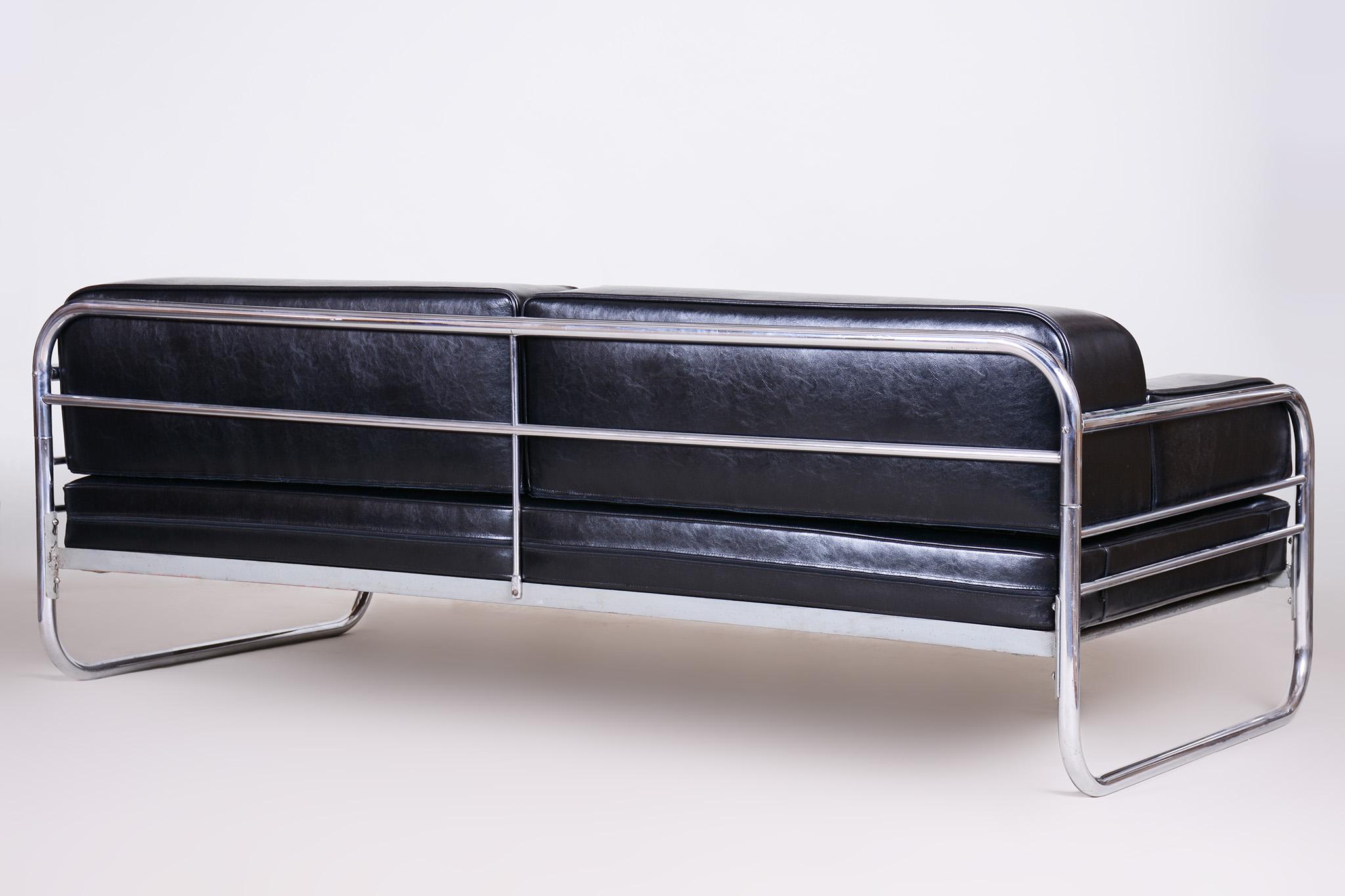 Fabric Hynek Gottwald Black Sofa, Made in 1930s Czechia, Reupholstered For Sale