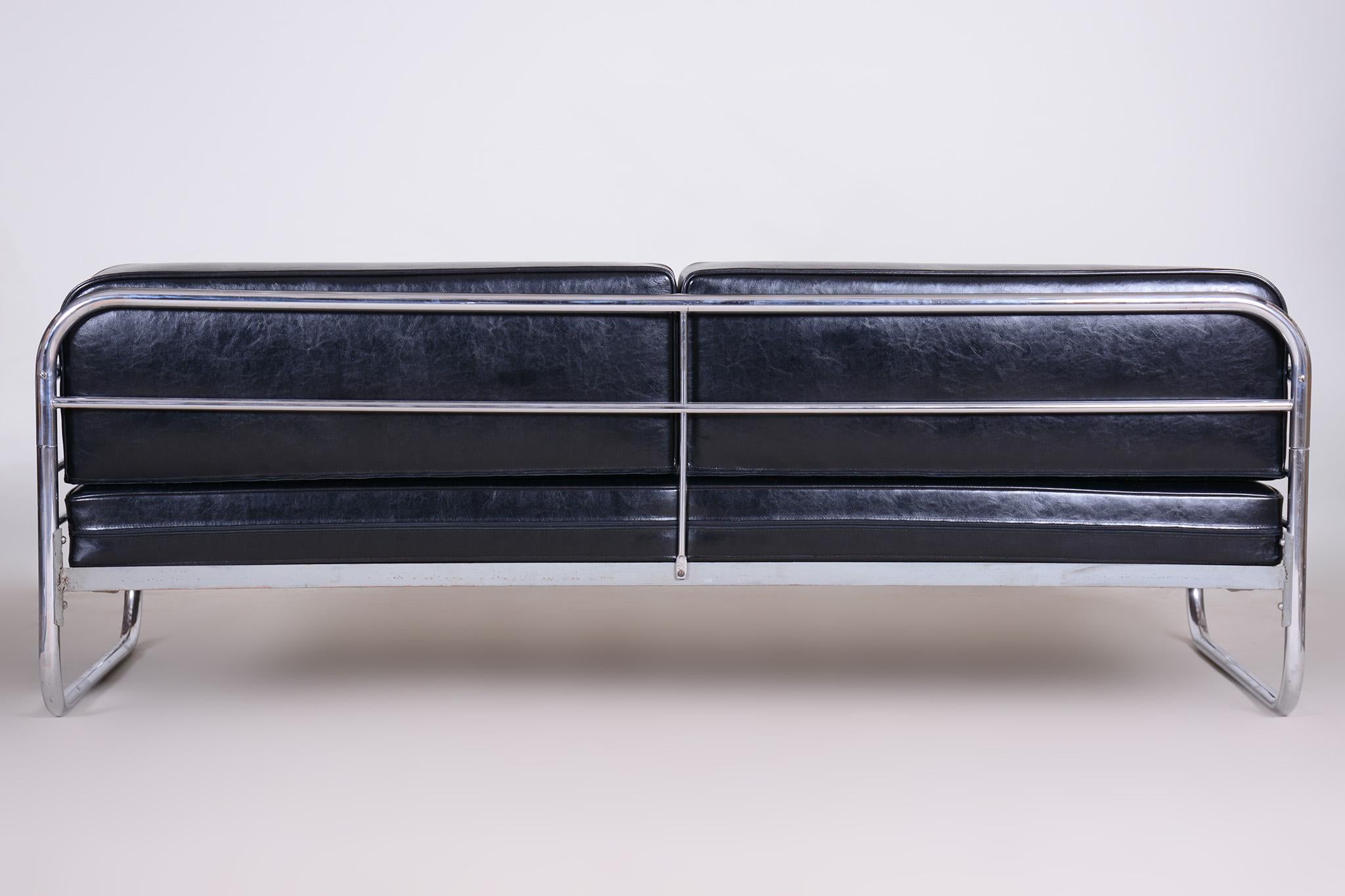 Hynek Gottwald Black Sofa, Made in 1930s Czechia, Reupholstered For Sale 1