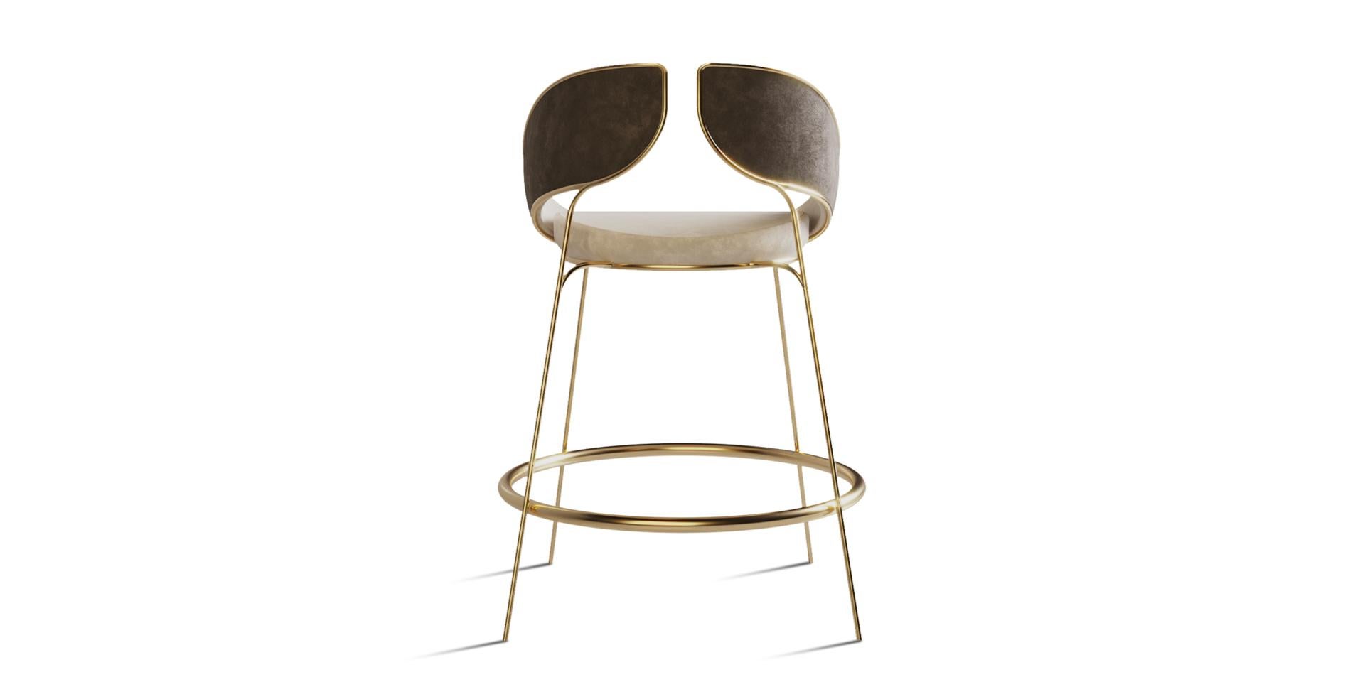 Hyoku Bar Stool is the perfect combination in style from a contemporary design to a modern interior design without being too understated. Gilded metal legs and velvet fabrics make this minimalist design a must in any restaurant or bar.