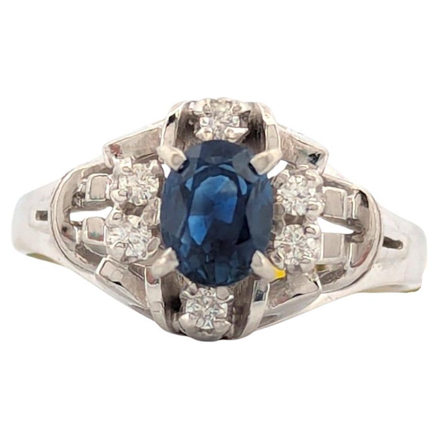 Anillo Zafiro Hypatia, Platino con Zafiro Oval Natural de 0,69 ct Elegante Anillo