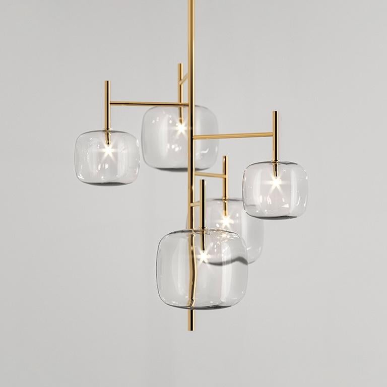 Die Designermöbel Hyperion gehören zu der von Massimo Castagna entworfenen Lampenkollektion, die sich durch Elemente mit großer Wirkung auszeichnet.

Die runde, kubische Struktur aus transparentem, mundgeblasenem Pyrexglas ruht auf einem