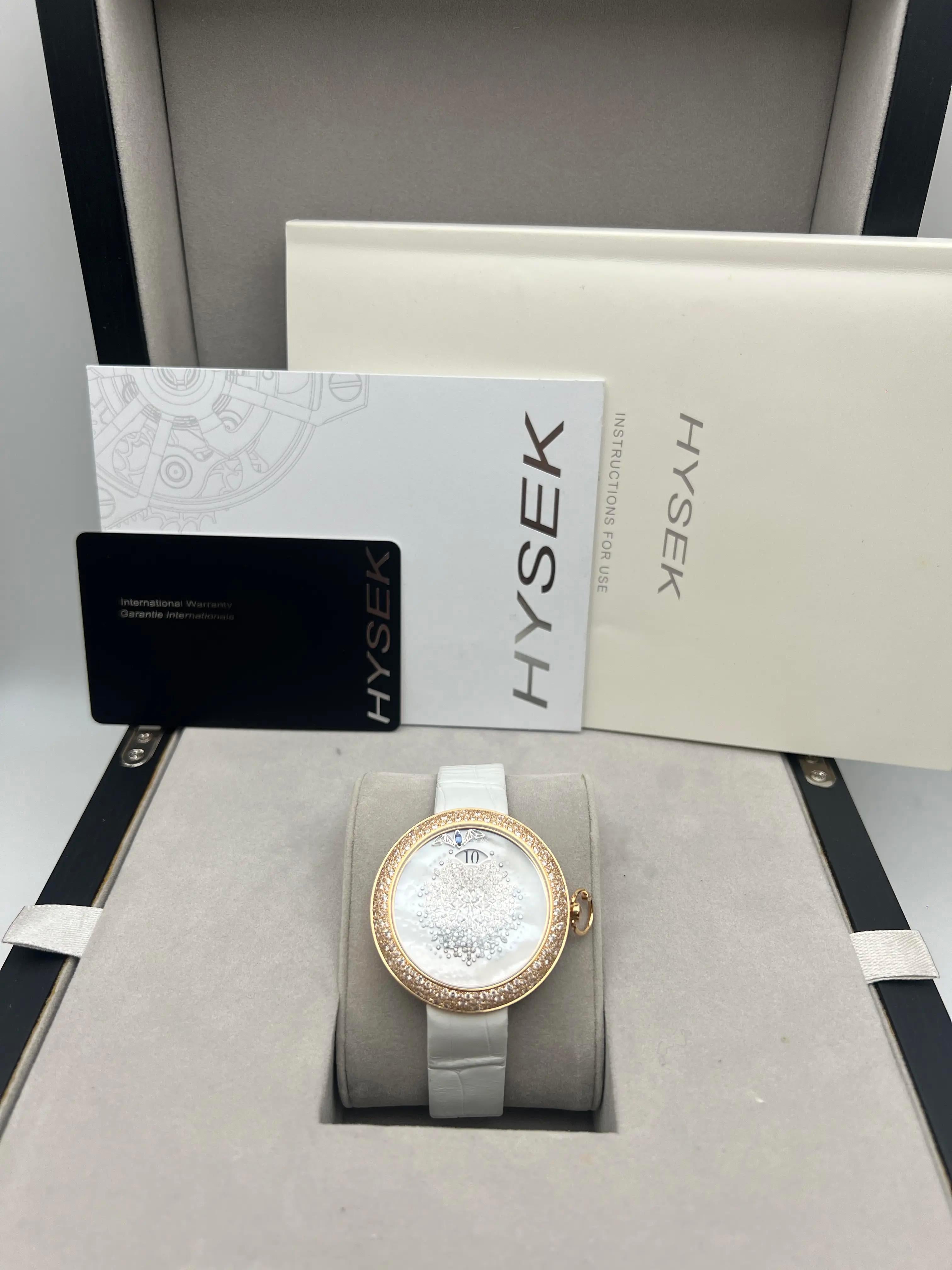 Hysek Kalysta Exotic Tale Jump Hour KA3926R95 18K Rose Gold MOP Full Diamond B&P For Sale 2
