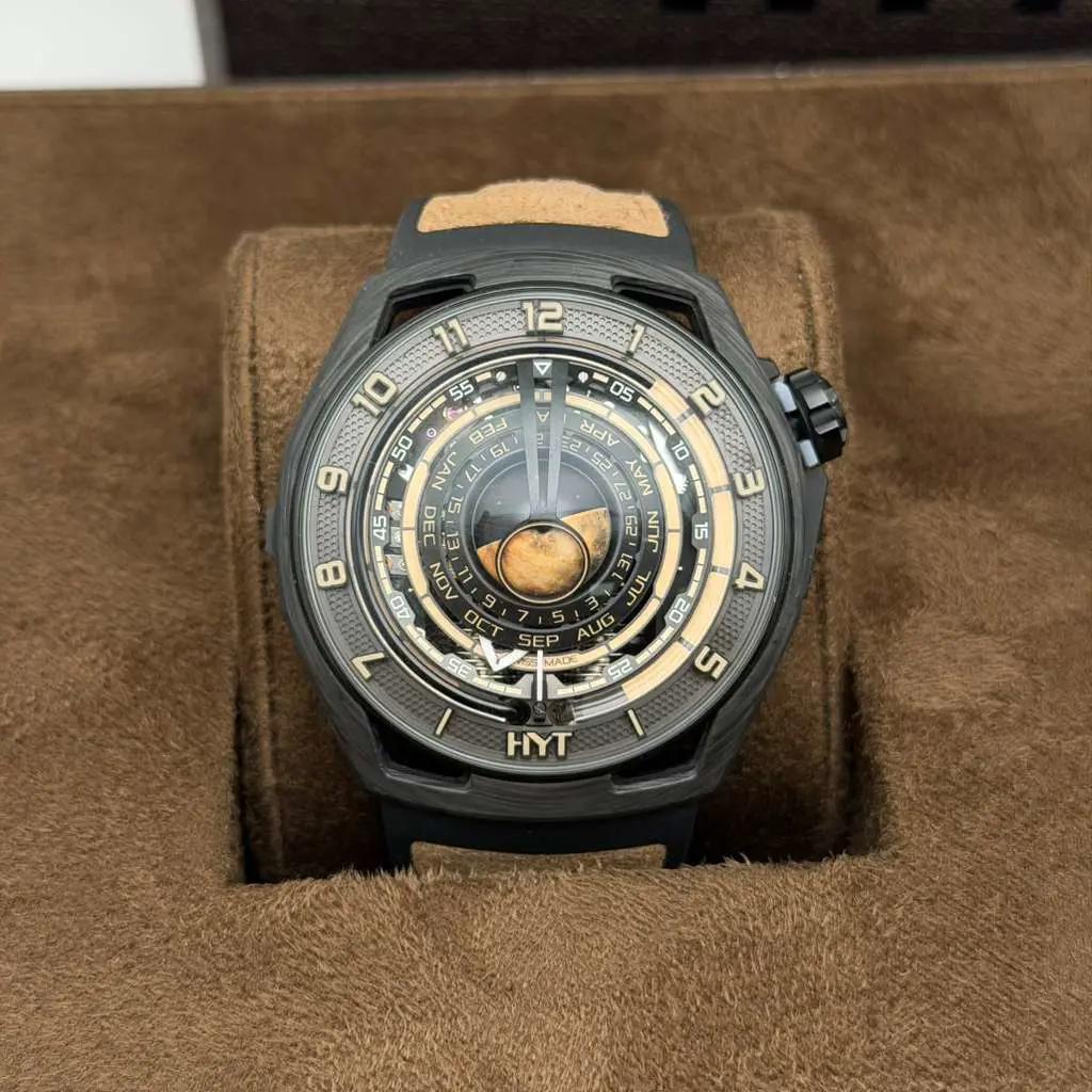 HYT Moon Runner Desert Carbon Titanium Edition limitée à 15 montres H02984-A en vente 7