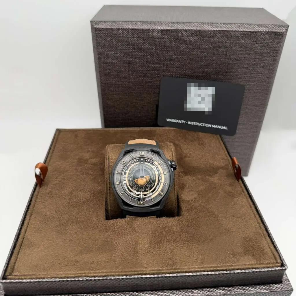 HYT Moon Runner Desert Carbon Titanium Edition limitée à 15 montres H02984-A en vente 1