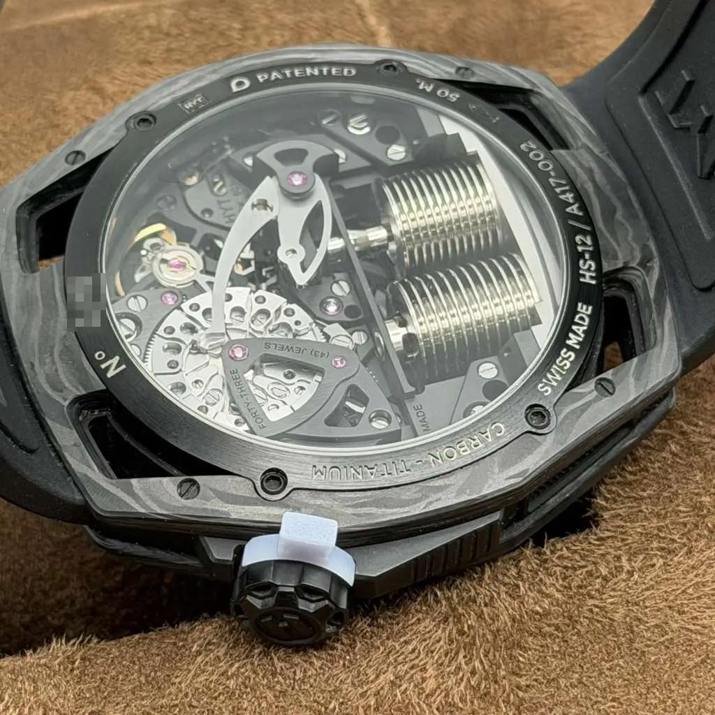 HYT Moon Runner Desert Carbon Titanium Edition limitée à 15 montres H02984-A en vente 2