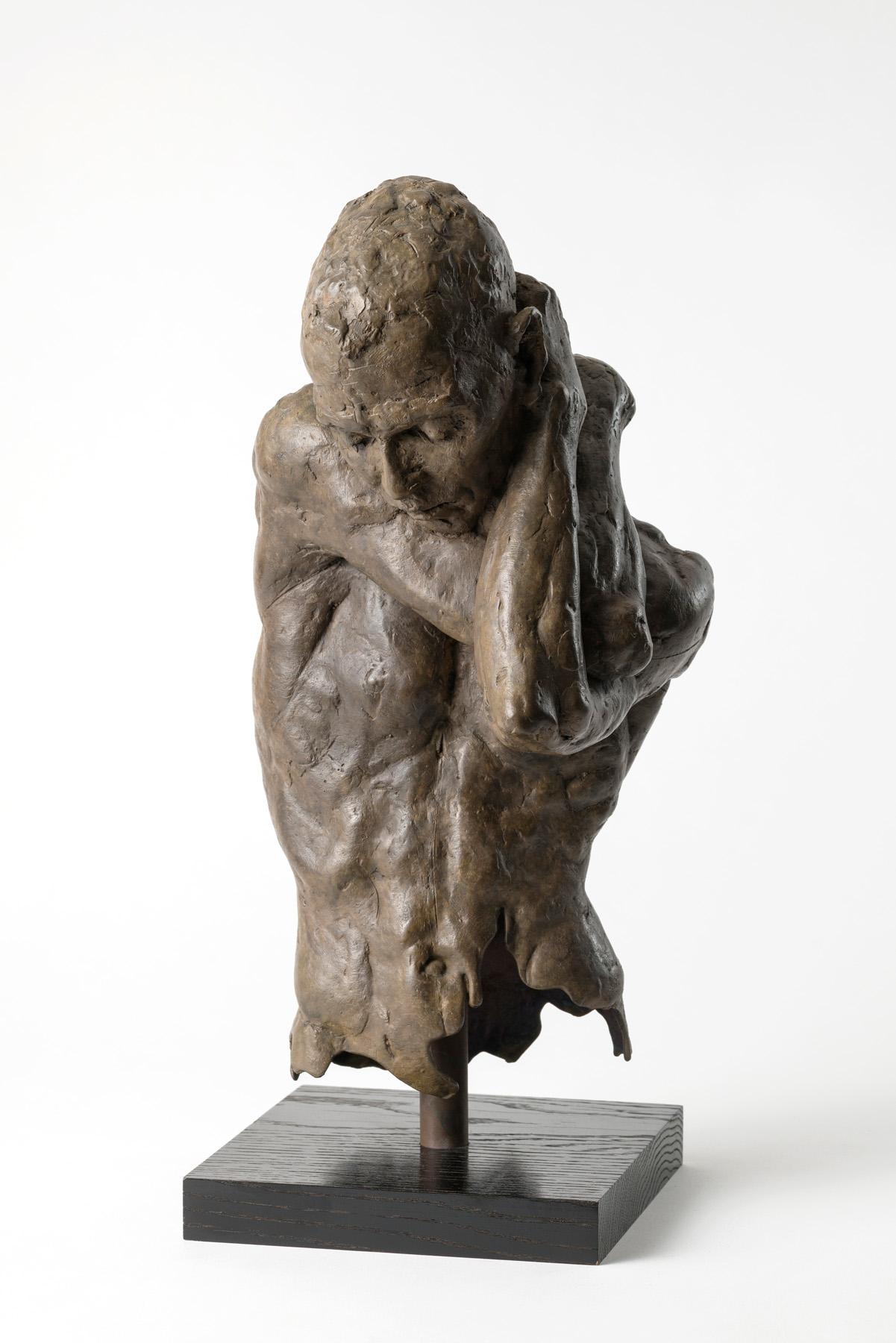 Folded Arms Study Dripping Torso Fragment ��– Sculpture von Hywel Pratley