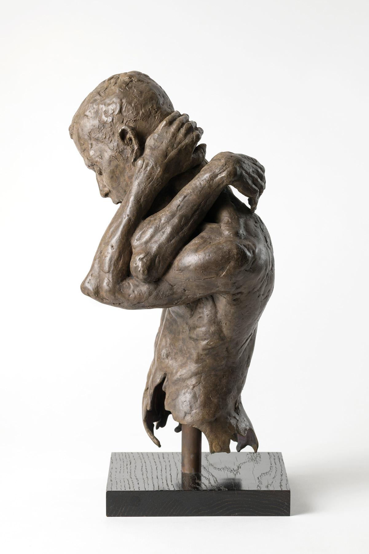 Bronze (Silbernitratpatina)
Nummeriert 8/9
40cm × 24cm × 20cm

Pratley ist Bildhauer und arbeitet in seinem Studio in West London nach lebenden Modellen. Seine Inspirationen reichen von antiken griechischen Meisterwerken bis hin zur Einfachheit von