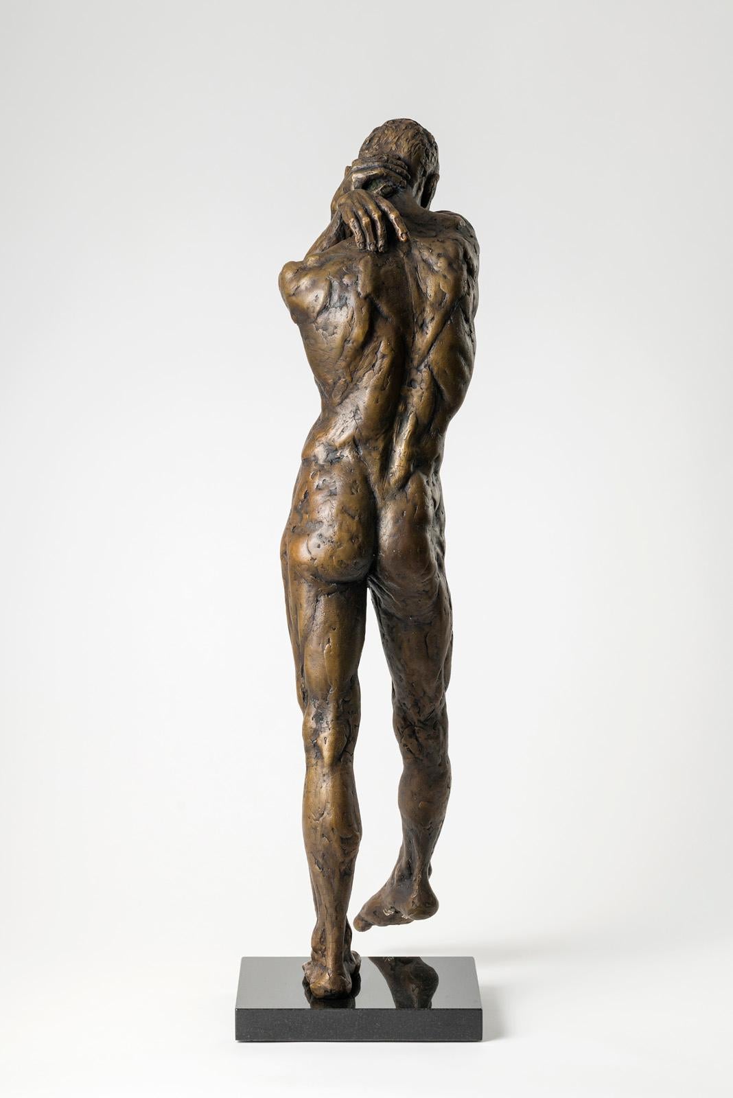 Bronzo
Numerato 5/9
87cm × 44cm × 21cm (inclusa la base)

Pratley è uno scultore che lavora su modelli dal vero nel suo studio di West London. Le sue ispirazioni vanno dagli antichi capolavori greci alla semplicità di Brancusi, passando per la sua