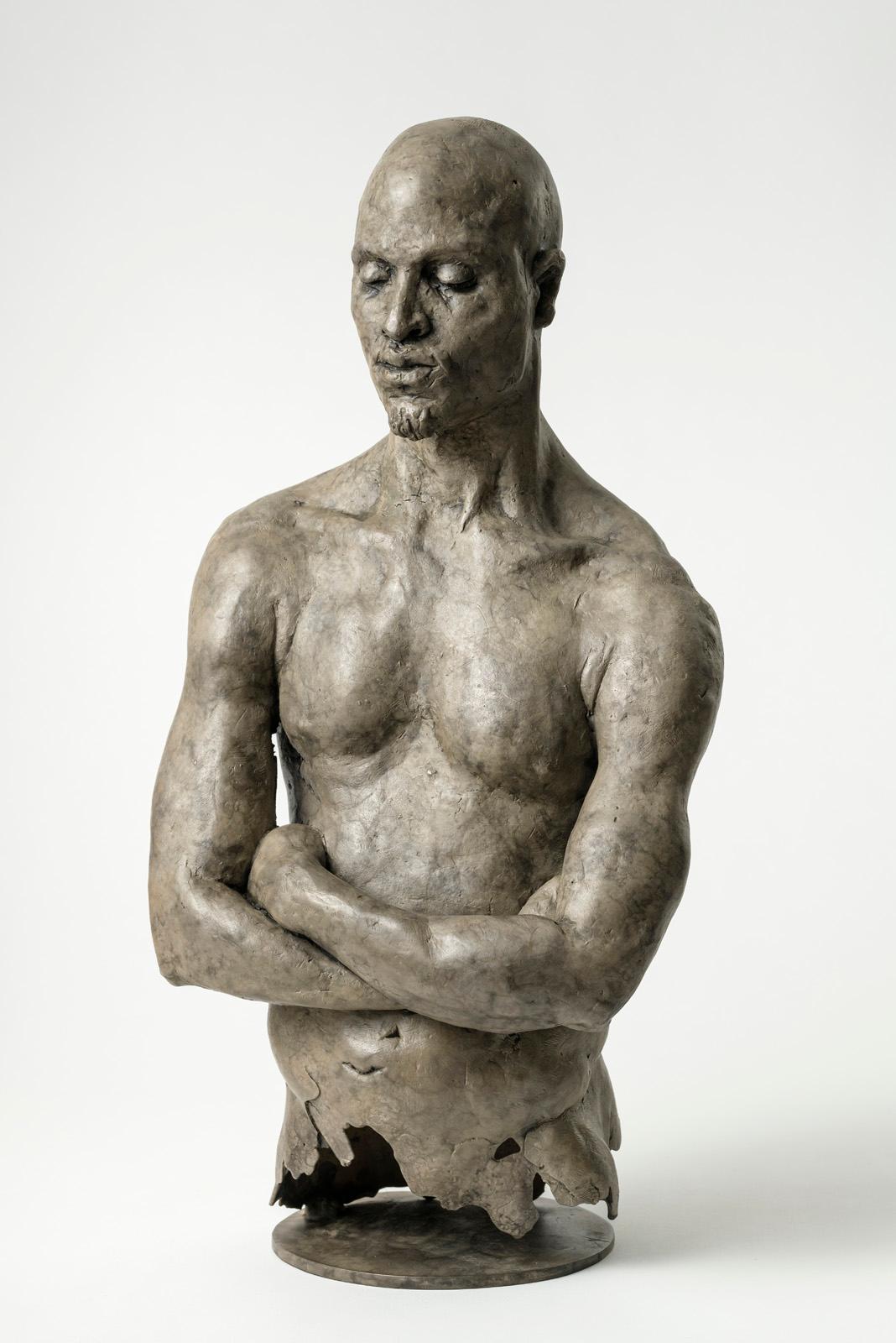 Hywel Pratley Nude Sculpture – Modou, Tropfendes Torsofragment