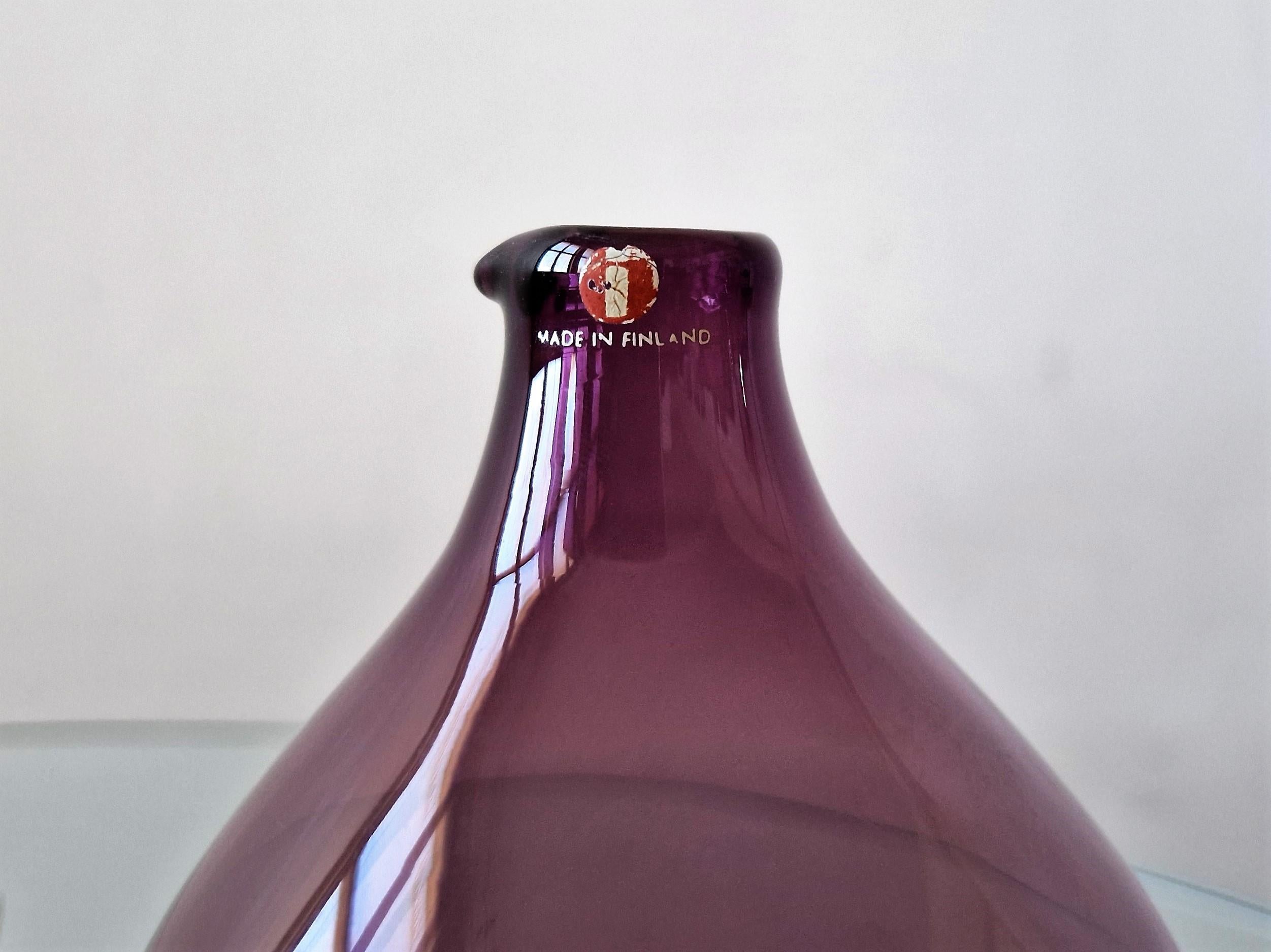 Mid-Century Modern I-401 Purple Glass Bird Bottel/Vase by Timo Sarpaneva for Iittala, Finland 1956 For Sale