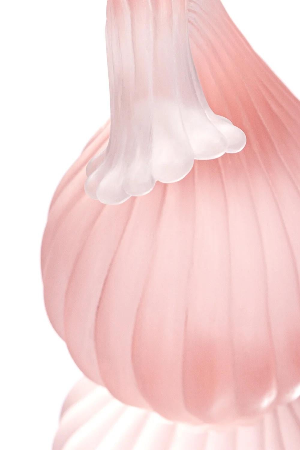 Moderno I Am The Keeper Of Our Conversation Scultura in scala, resina di Karen Atta in vendita