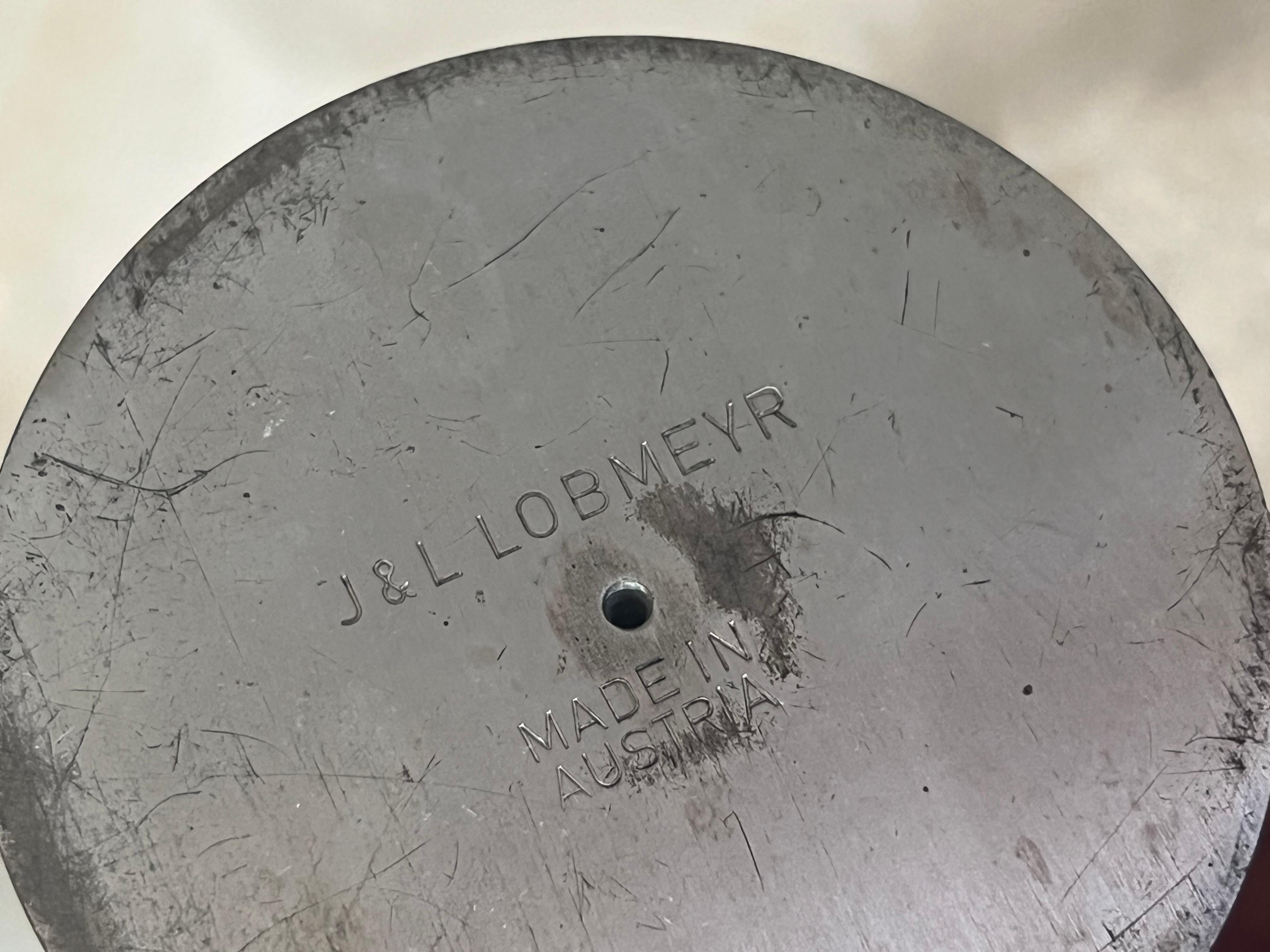 I.L Lobmeyr Paire de bougeoirs en métal argenté en vente 3