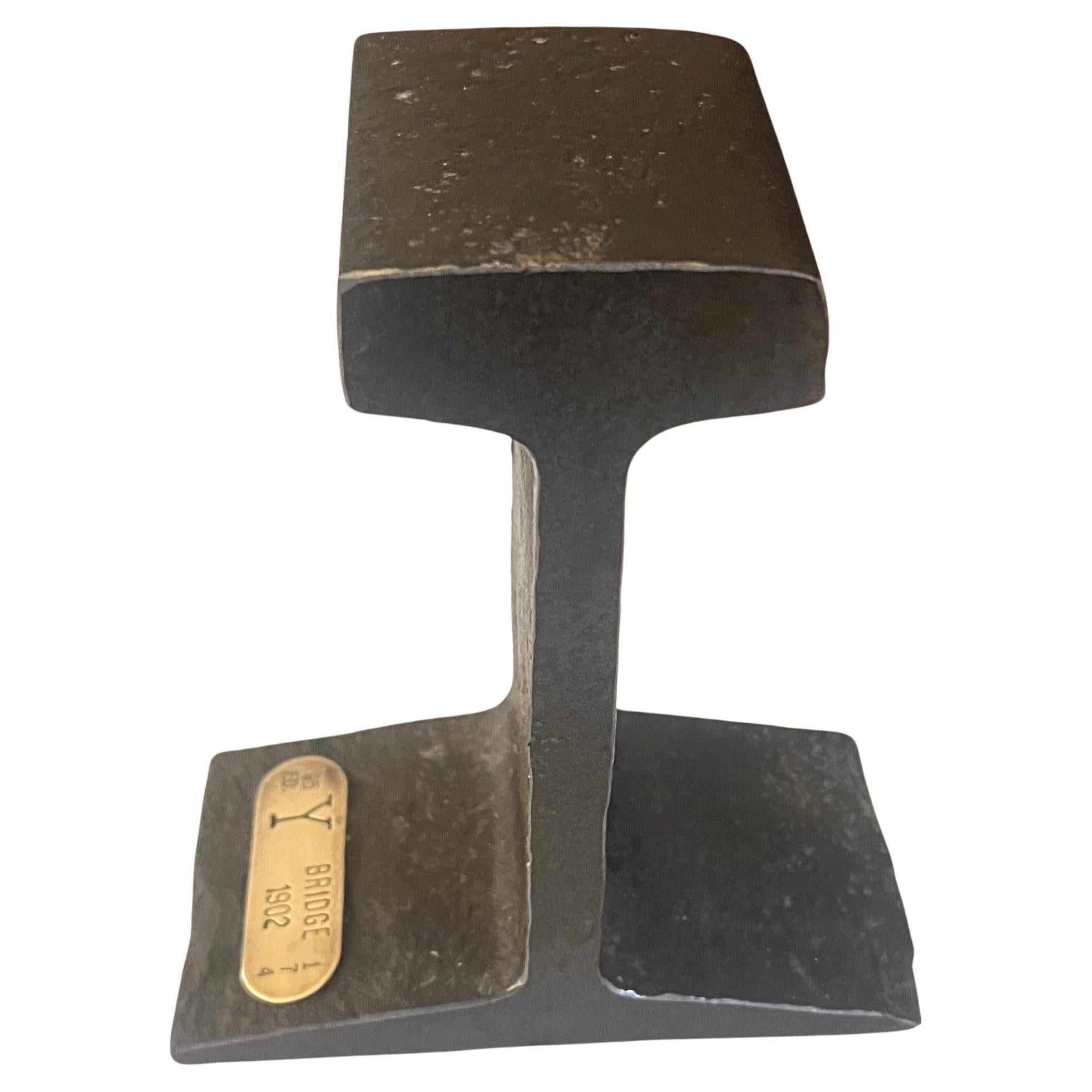 Mid-Century Modern I Beam Original Piece From 1902 Y Bridge Collectible Stamped Bookend Doorstopper en vente