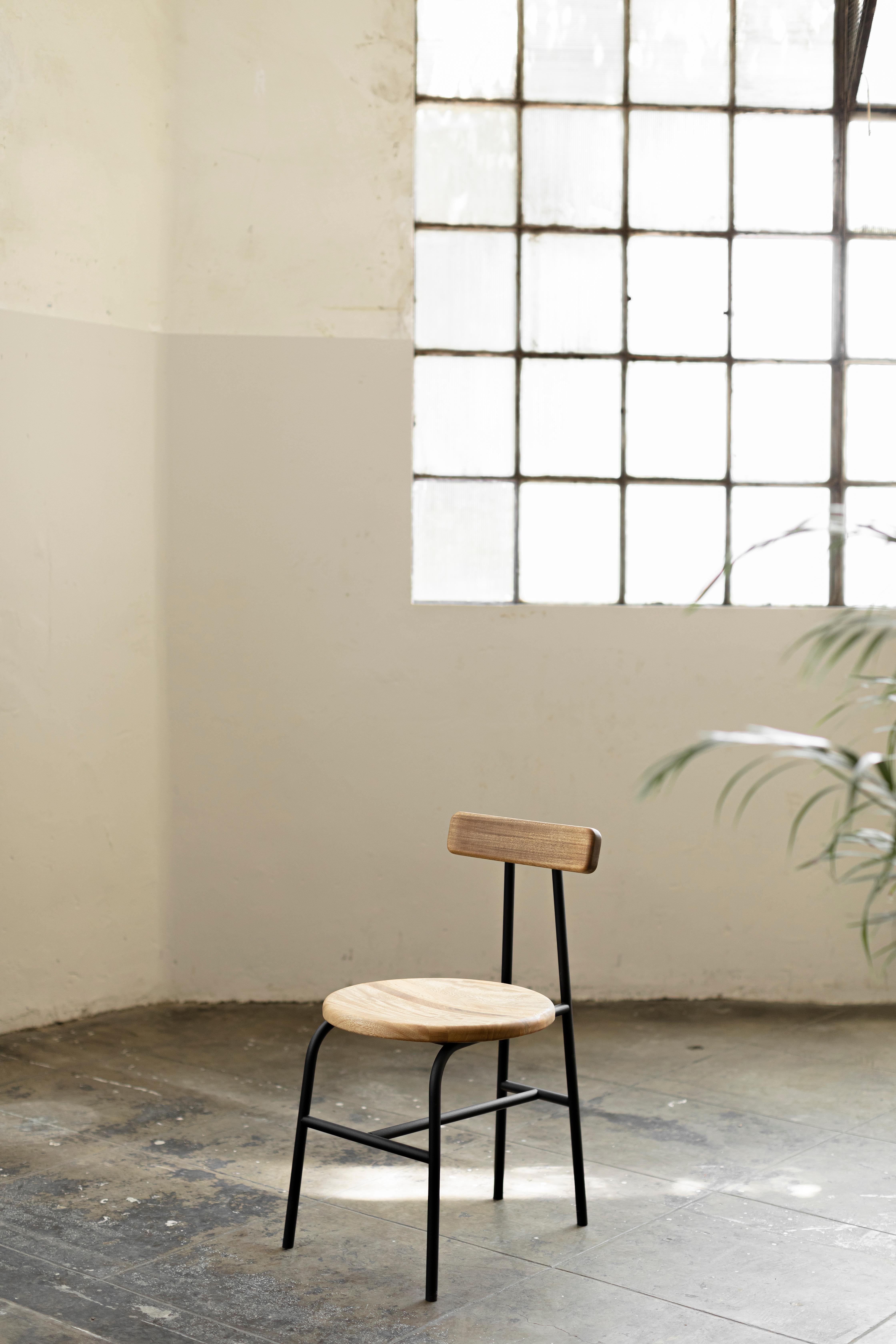 Mexicain Chaise en bois de la collection I avec structure métallique en vente