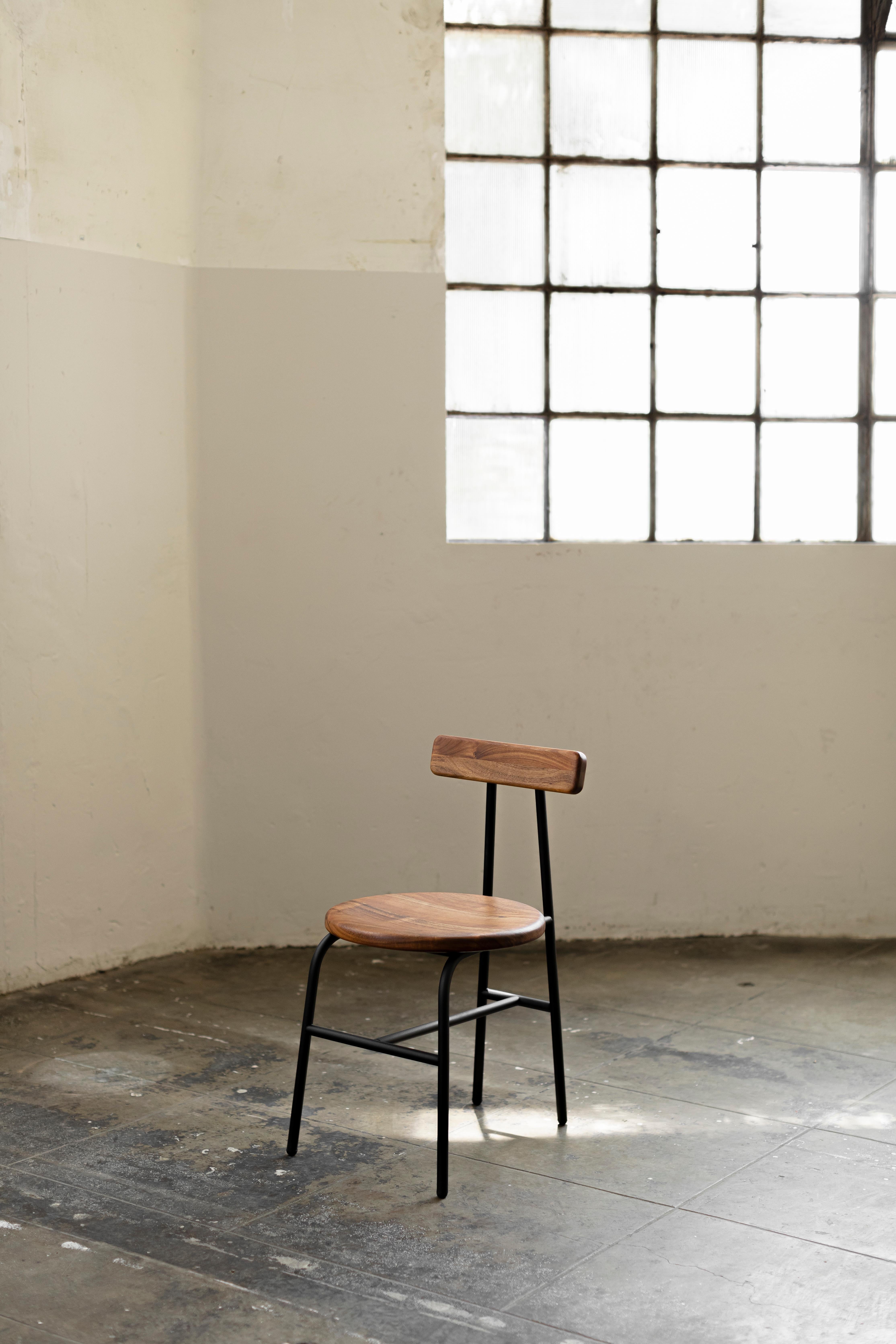 Chaise en bois de la collection I avec structure métallique en vente 1
