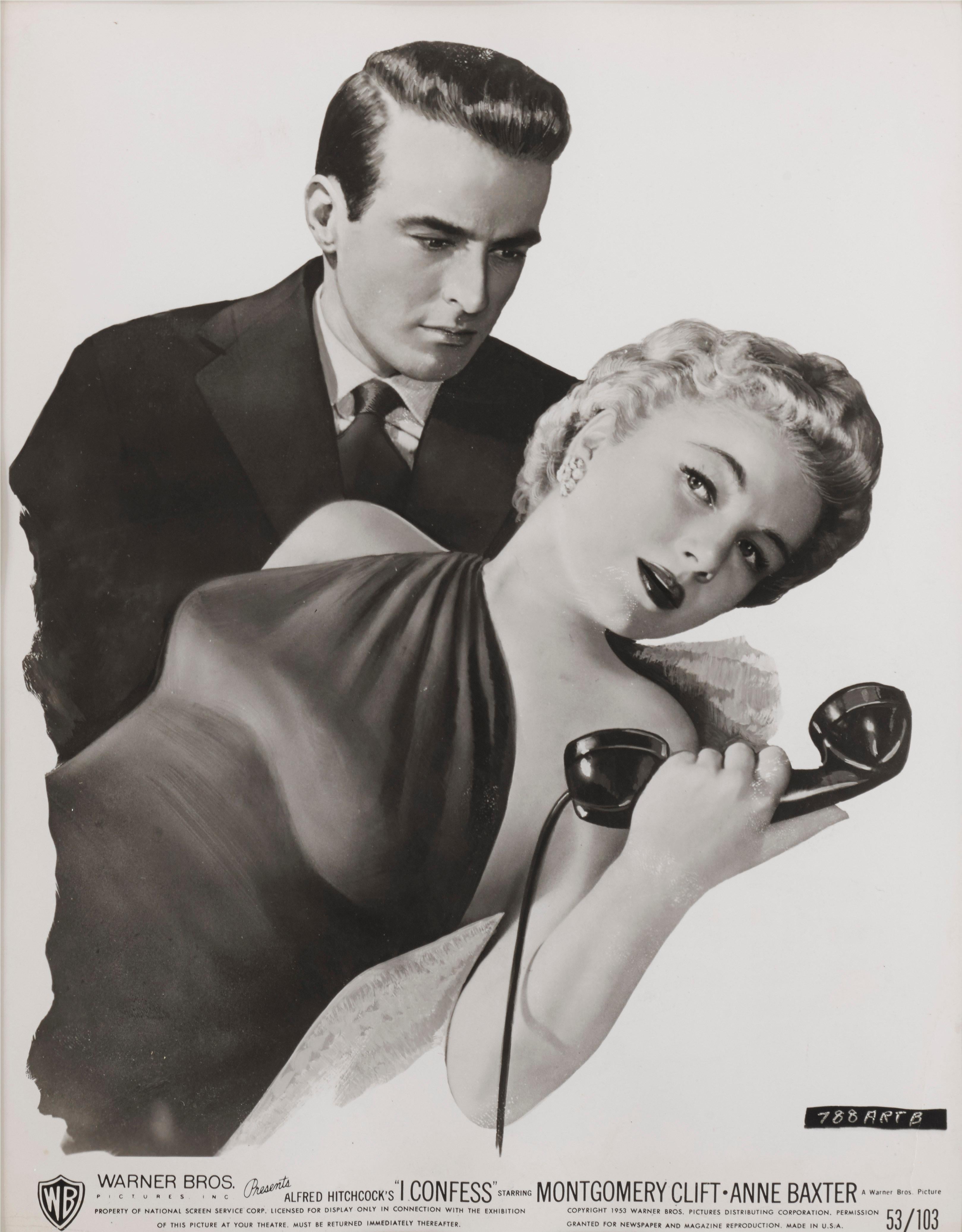 Original-Fotostandbild für Alfred Hitchcocks 1953 gedrehten Thriller I Confess! In diesem Film spielten Montgomery Clift, Anne Baxter und Karl Malden die Hauptrollen.

Dieser Artikel wäre damals an die Nachrichtenagenturen verschickt worden. 
Dieses