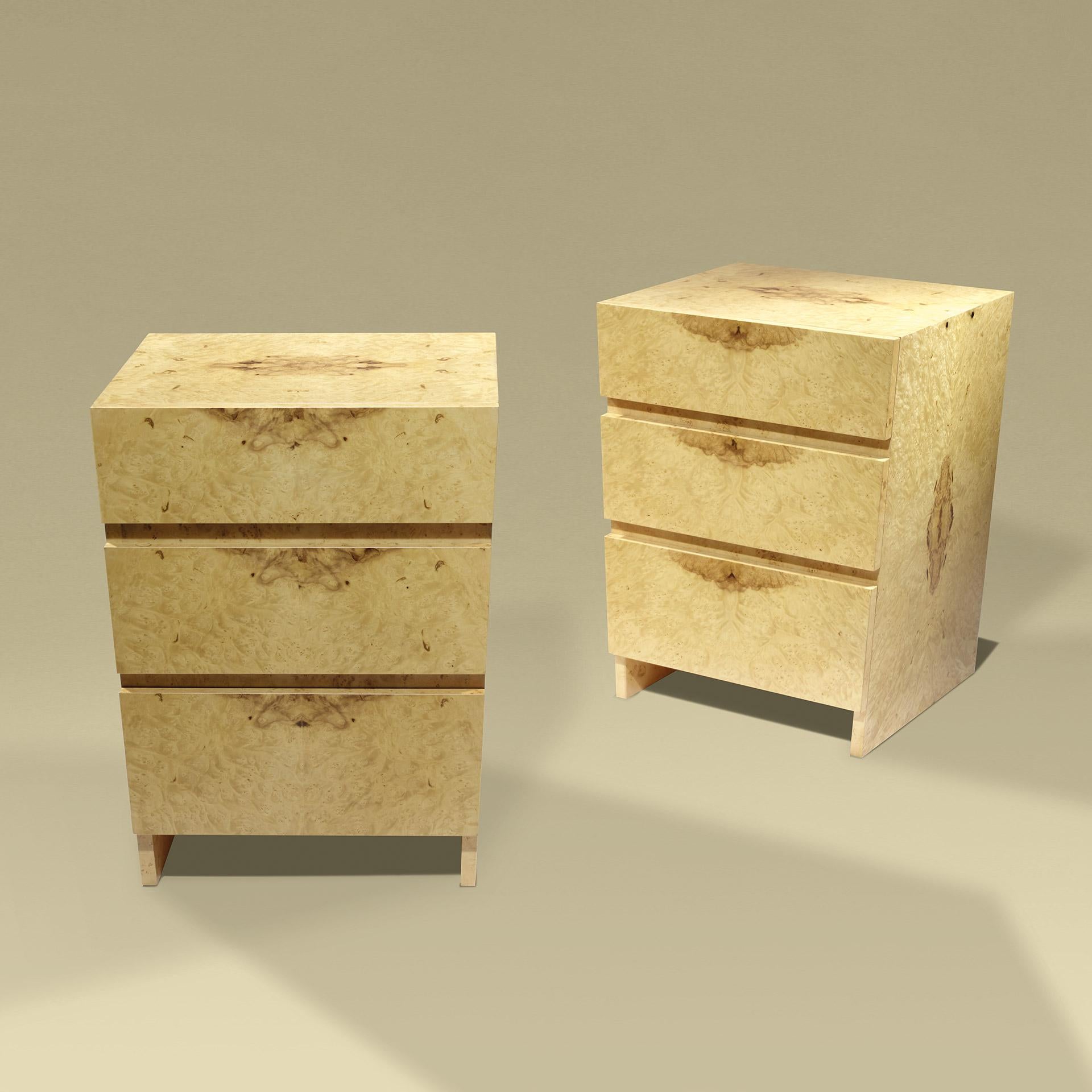 Table de chevet en bois de myrthe avec 3 tiroirs.

Sur mesure / Personnalisable
Des formes identiques avec des tailles et des finitions différentes.
Toutes les couleurs RAL sont disponibles. (Mate / Half Gloss / Gloss).



 