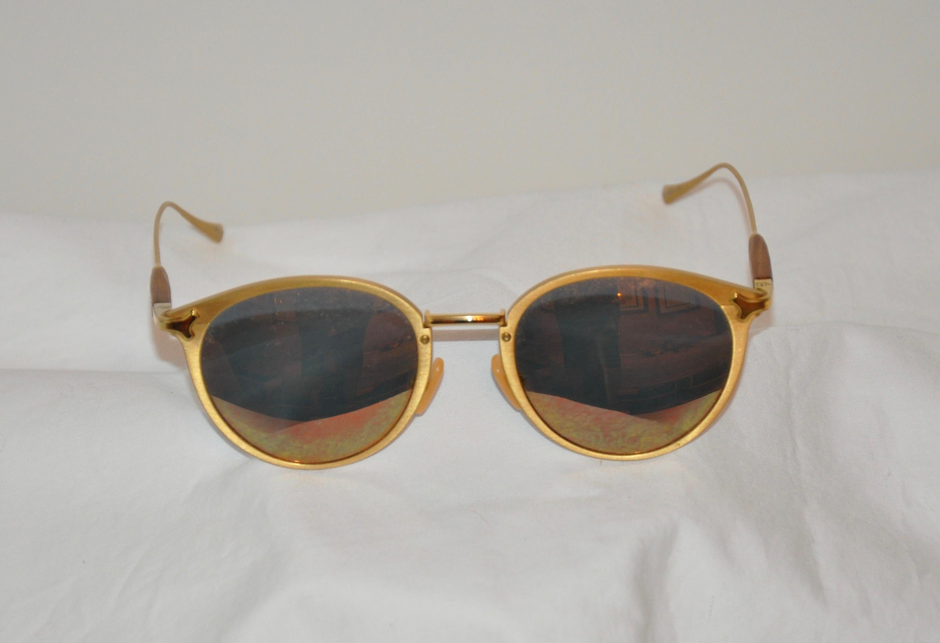 i h-i Koln Polished Gold Titanium with Hand-Carved and Polished Wood Sunglasses In Good Condition For Sale In New York, NY