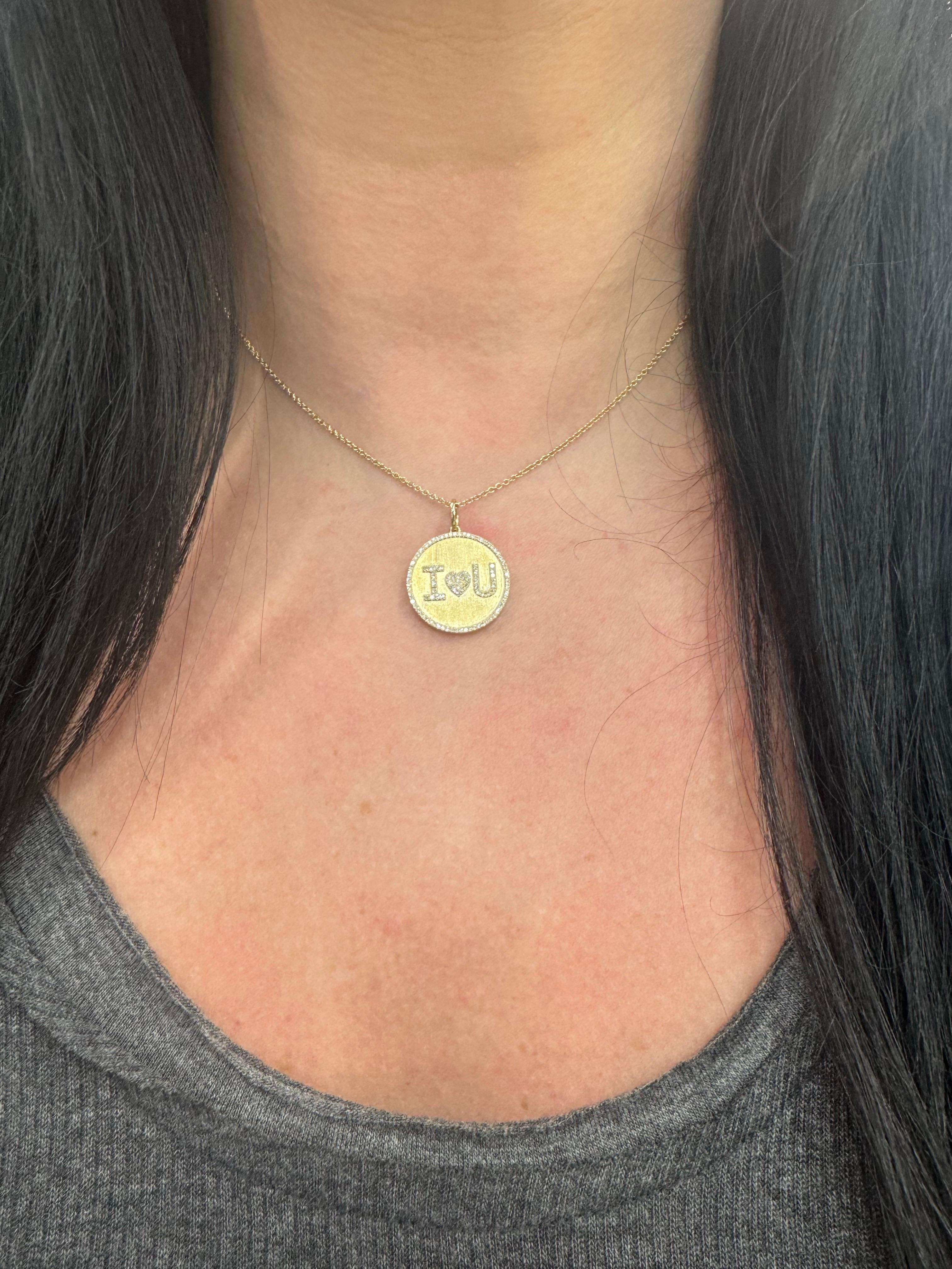 Pendentif breloque « I LOVE YOU » en or jaune 14 carats avec disques de diamants de finition mate 0,27 carat en vente 13
