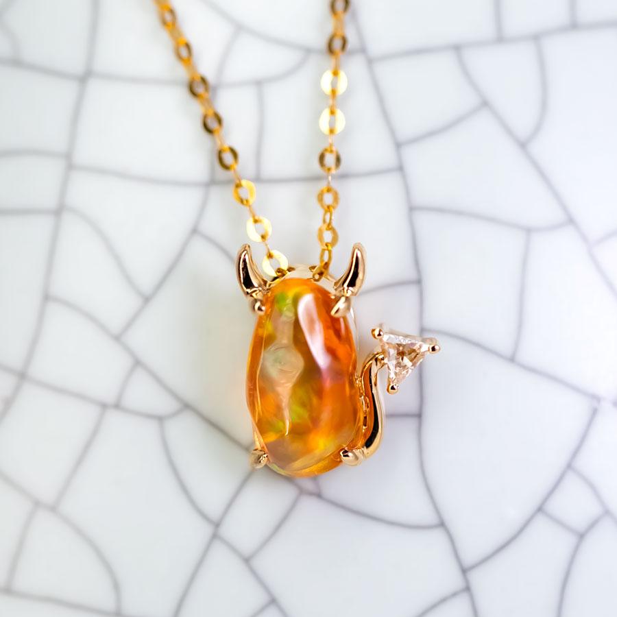 Te Quiero, Diablillo - Collar de Diamantes Ópalo de Fuego Oro Amarillo 18K en Nuevo estado para la venta en Suwanee, GA
