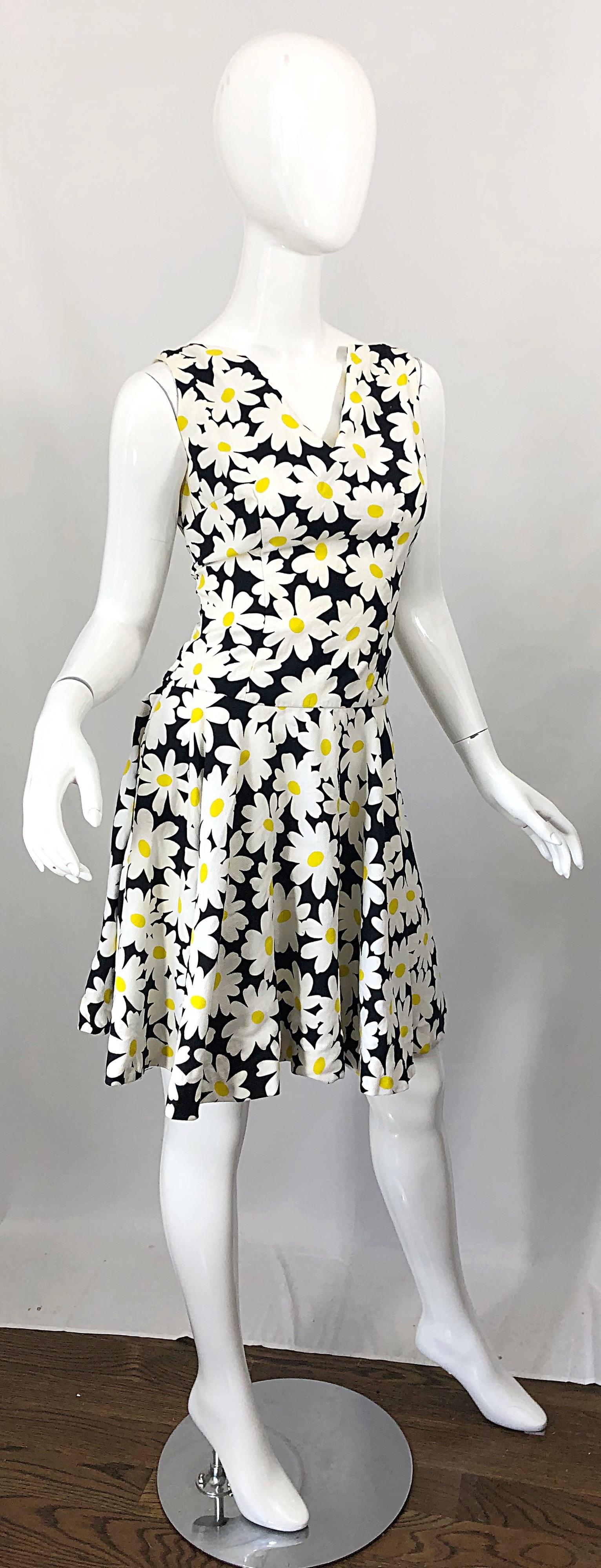 I Magnin 1960s Black and White Daisy Print Pique Cotton Vintage 60s A Line Dress For Sale 2