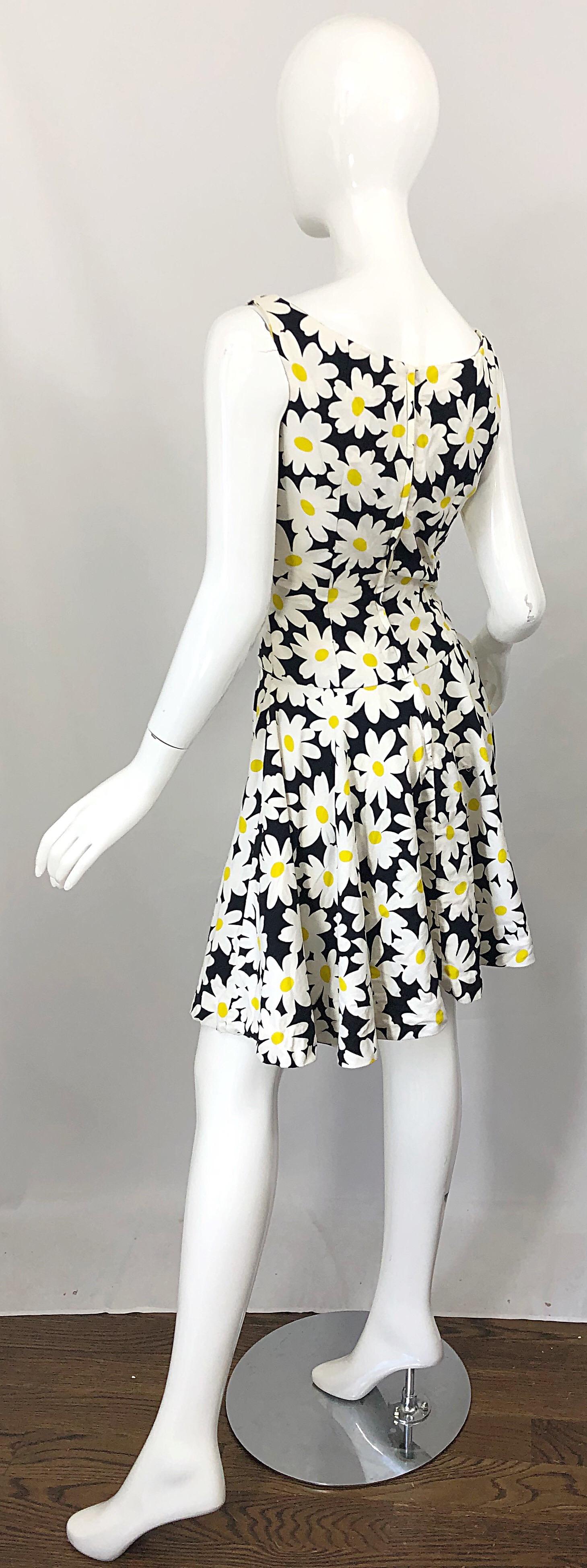 I Magnin 1960s Black and White Daisy Print Pique Cotton Vintage 60s A Line Dress For Sale 3