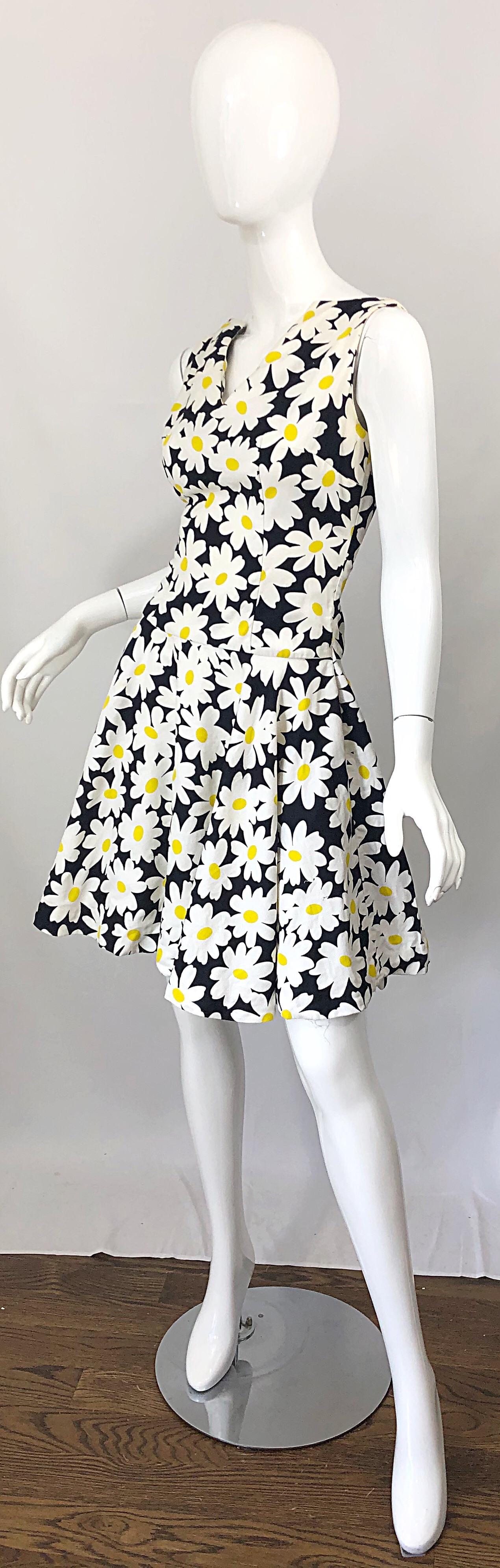 I Magnin 1960er Schwarzweißes Vintage 60er A-Linien-Kleid aus Baumwolle mit Gänseblümchenmuster im Angebot 7