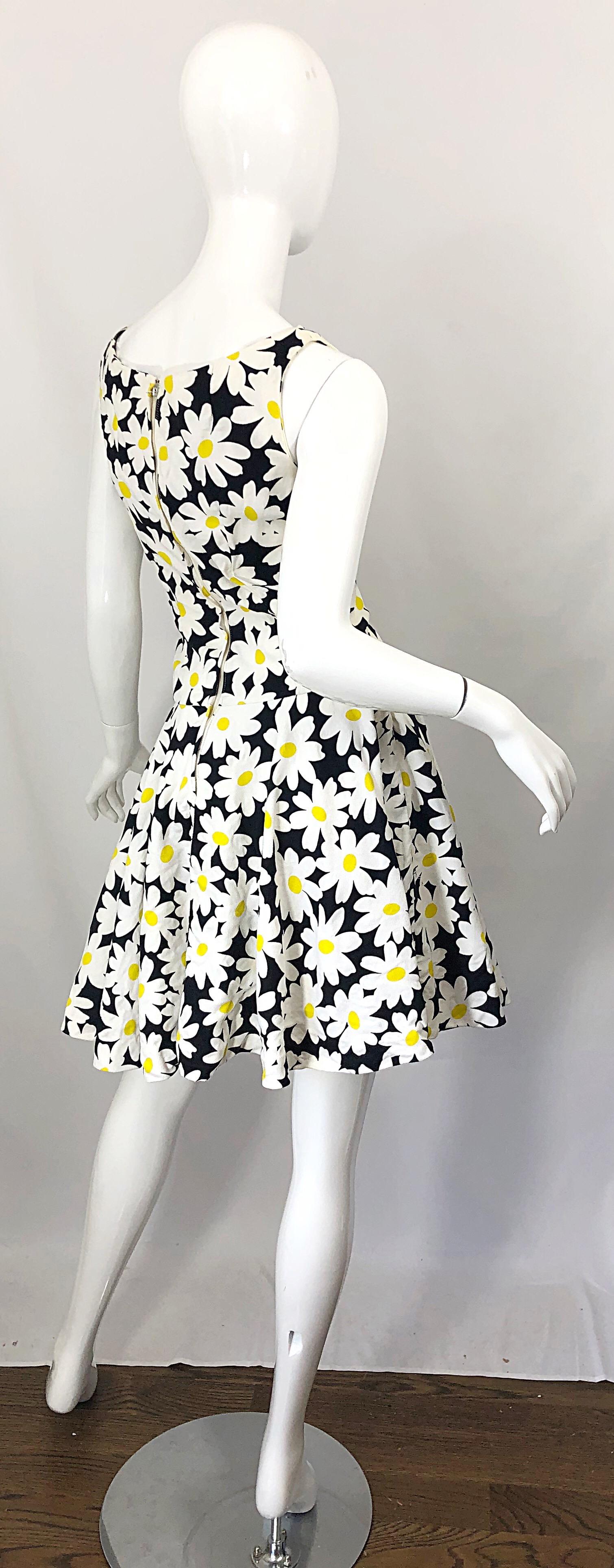 I Magnin 1960s Black and White Daisy Print Pique Cotton Vintage 60s A Line Dress For Sale 5