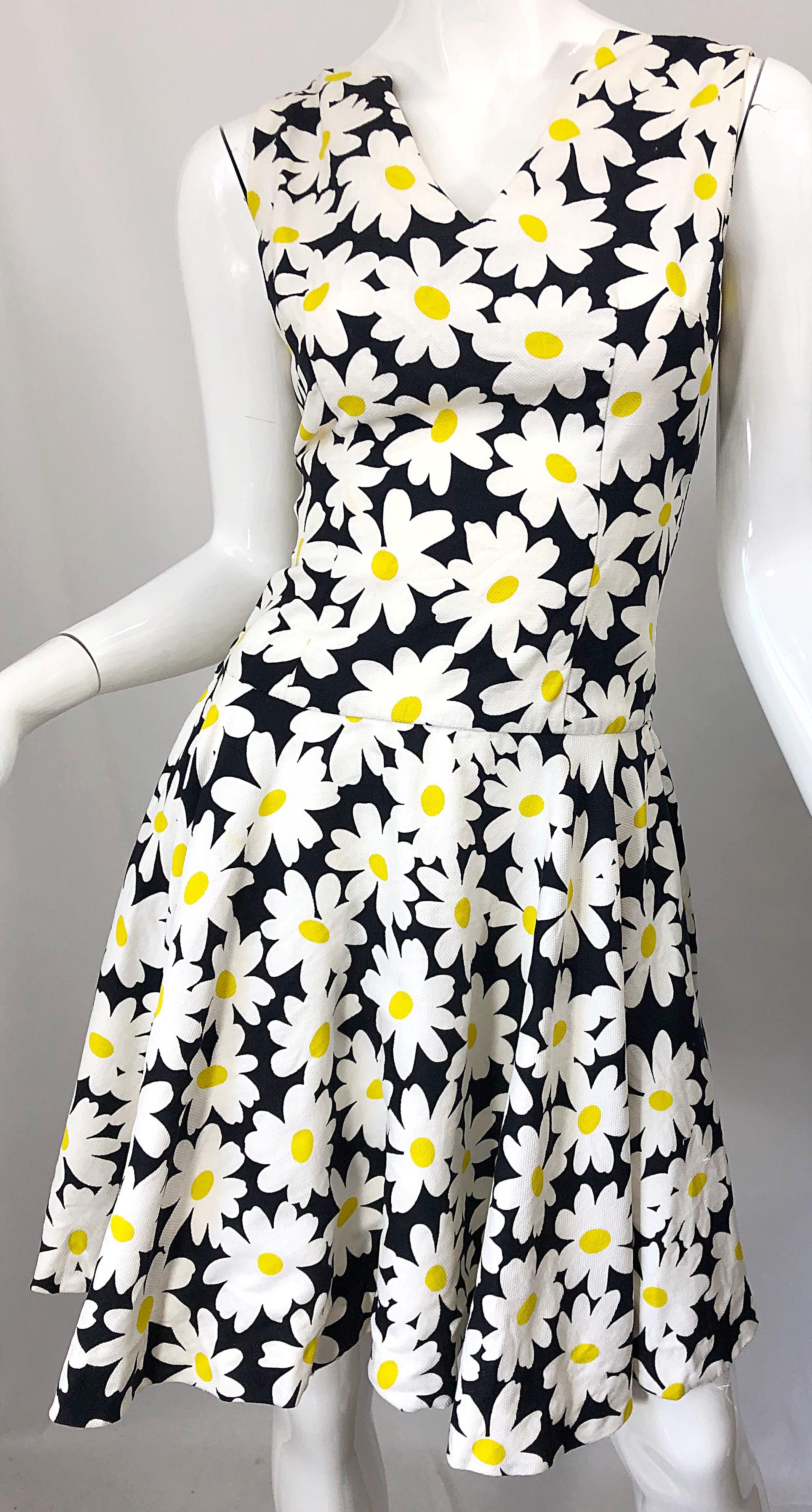 I Magnin 1960s Black and White Daisy Print Pique Cotton Vintage 60s A Line Dress In Excellent Condition For Sale In San Diego, CA