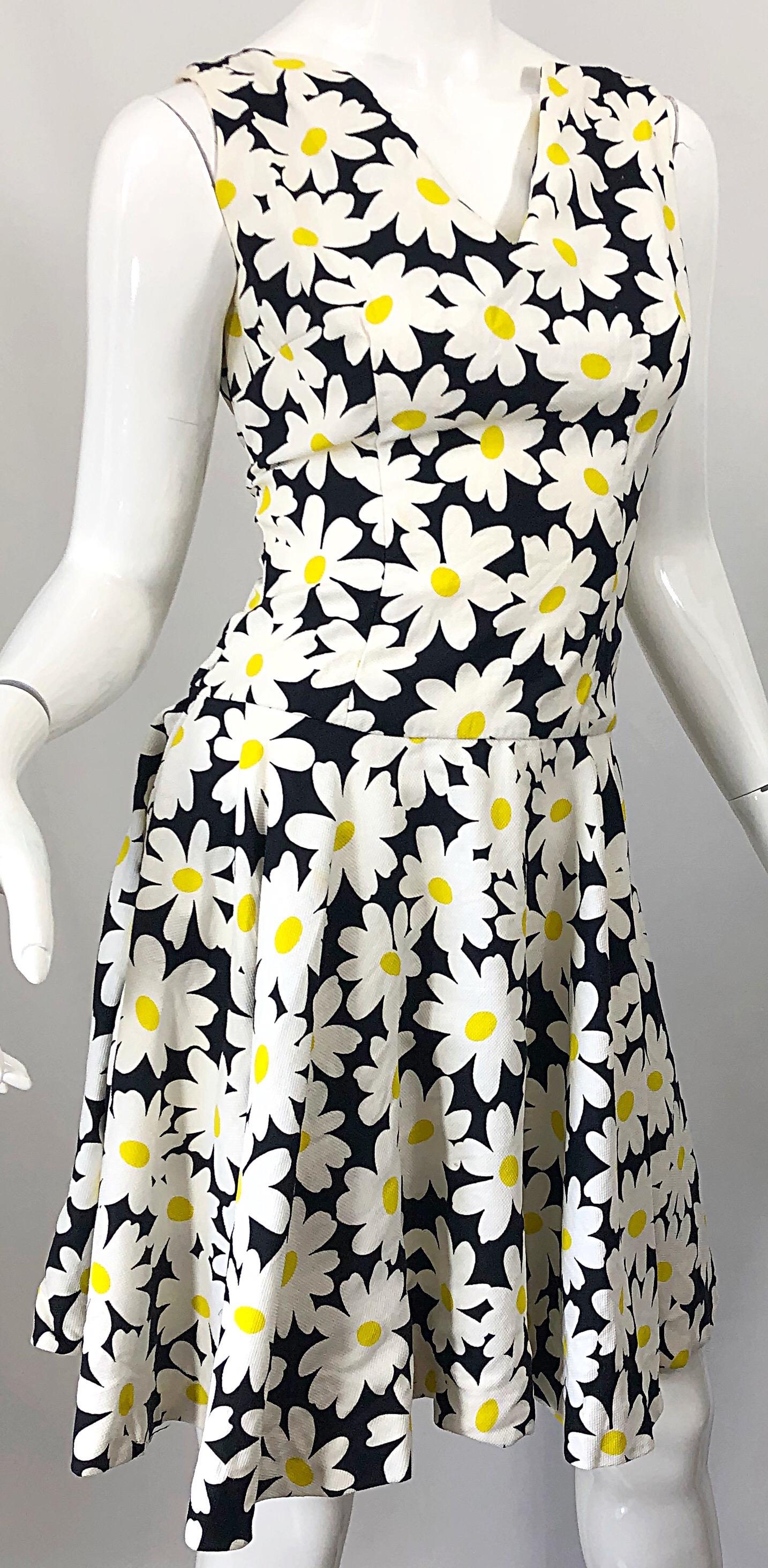 I Magnin 1960s Black and White Daisy Print Pique Cotton Vintage 60s A Line Dress For Sale 1