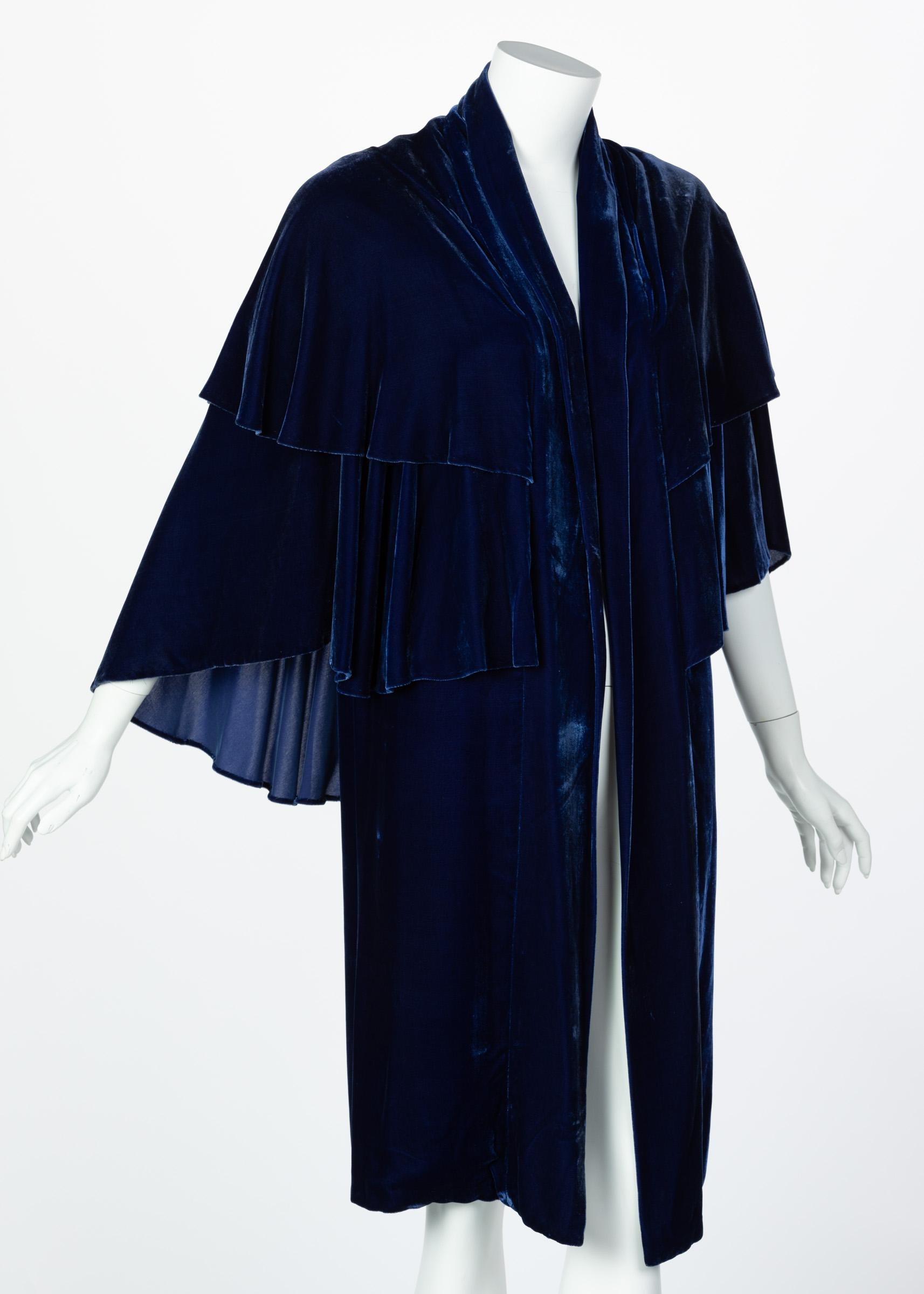 I Magnin & Co. Blue Silk velvet Evening Cape Coat, 1930s In Good Condition For Sale In Boca Raton, FL
