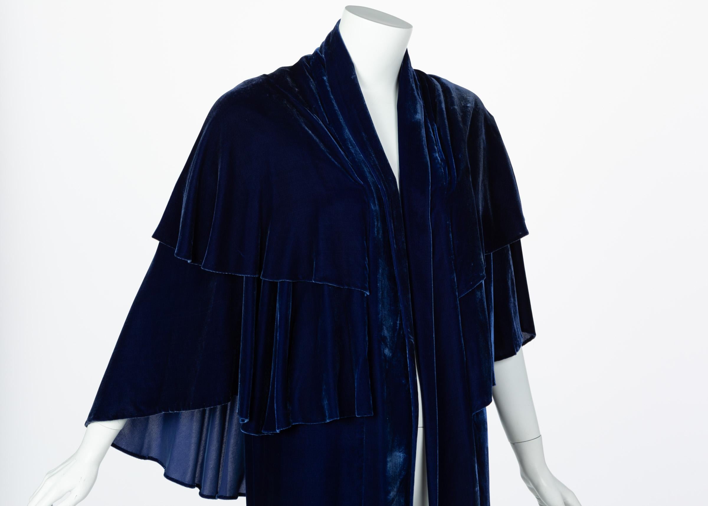 I Magnin & Co. Blue Silk velvet Evening Cape Coat, 1930s For Sale 4