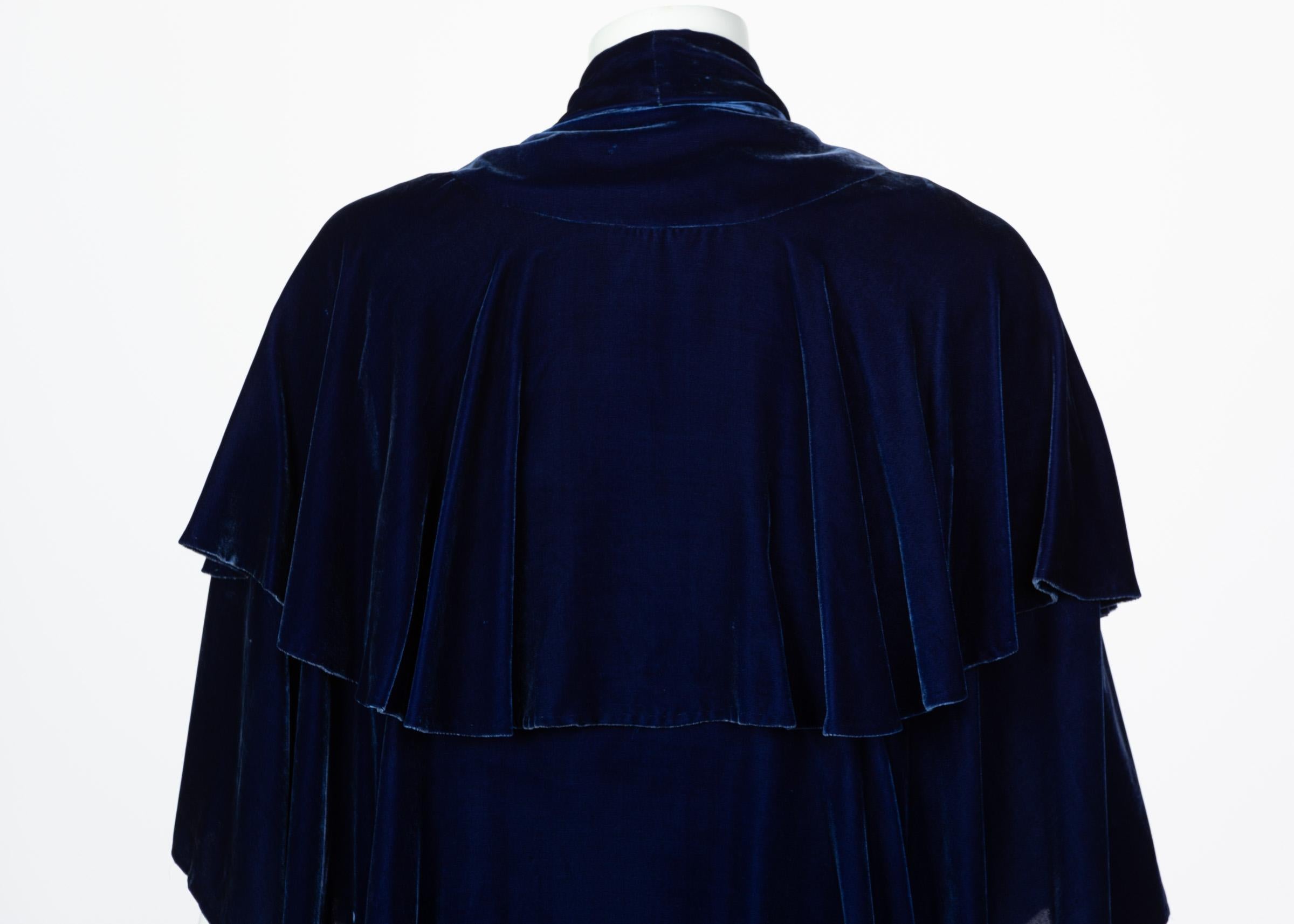 I Magnin & Co. Blue Silk velvet Evening Cape Coat, 1930s For Sale 5
