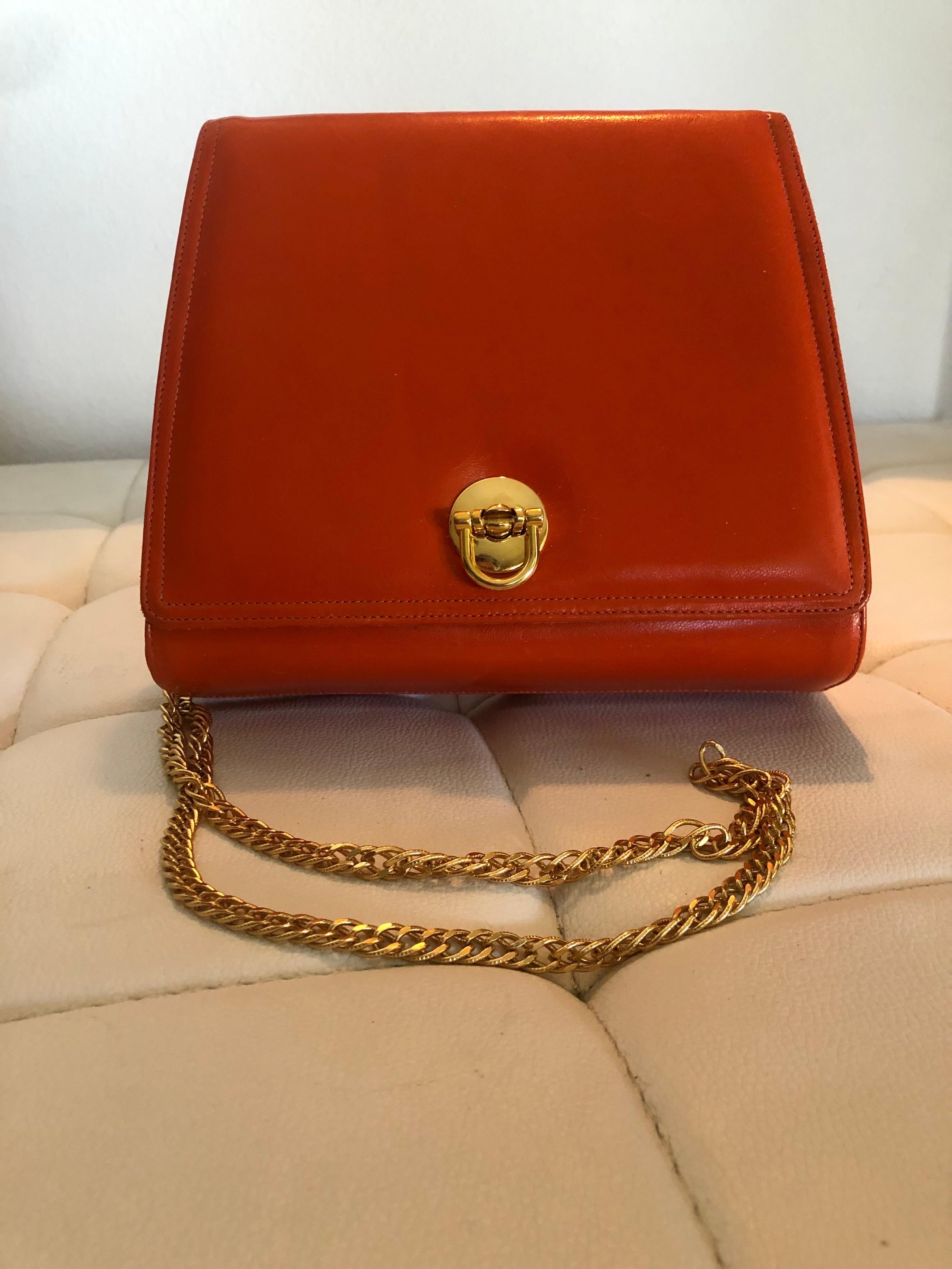 I Magnin Design Studio Orange Gold Chain Handbag, Italy  In Good Condition In Palm Springs, CA